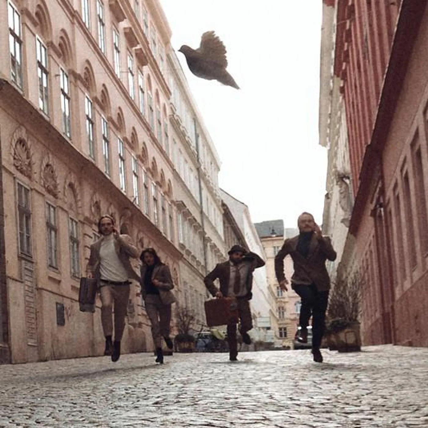 Loeweloewe Brand Page