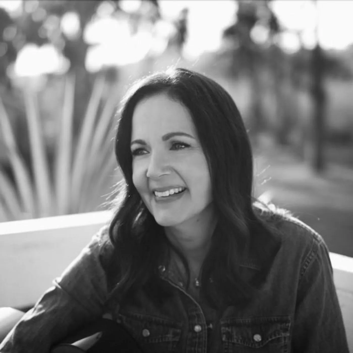 Lori McKenna Brand Page