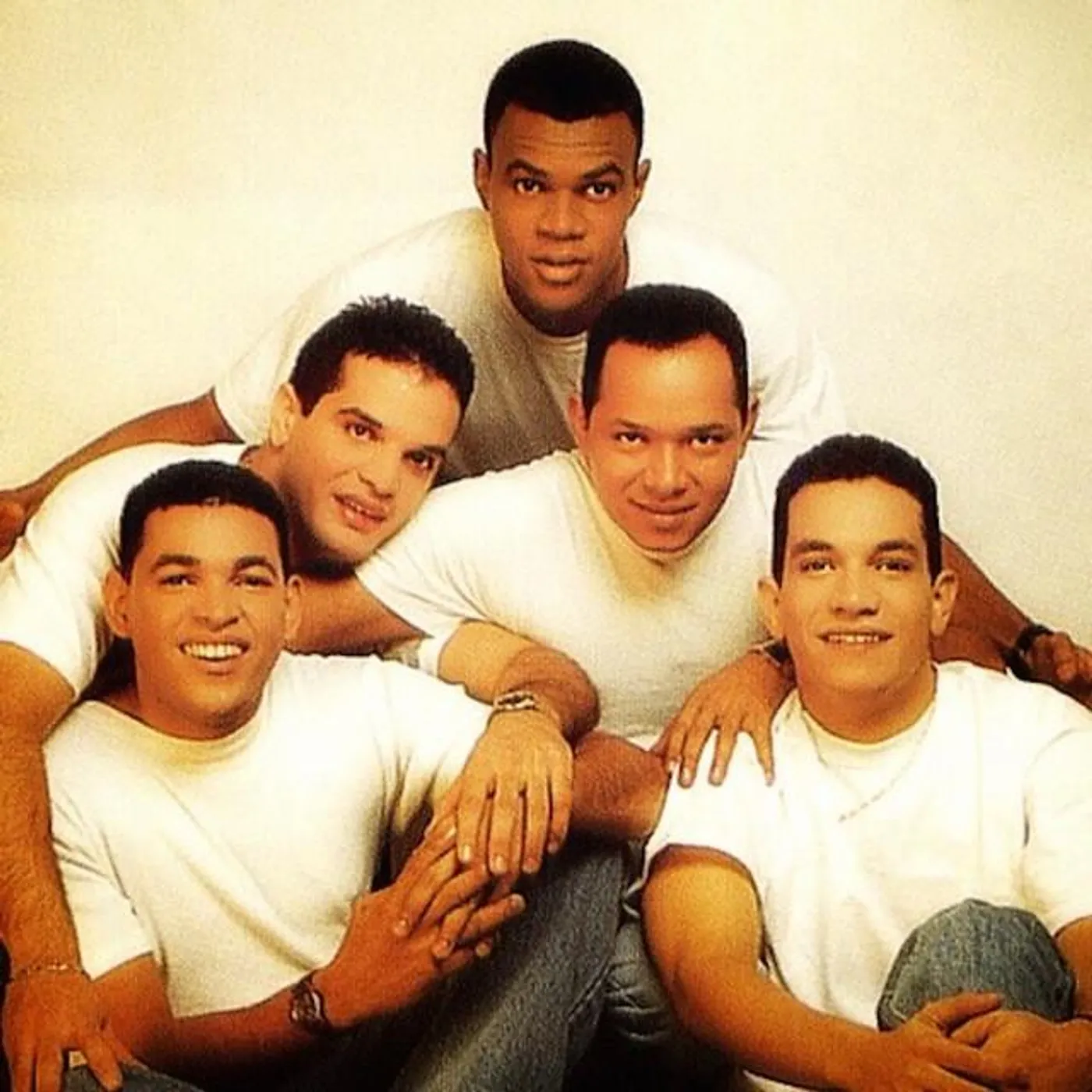 Los Cantantes Brand Page