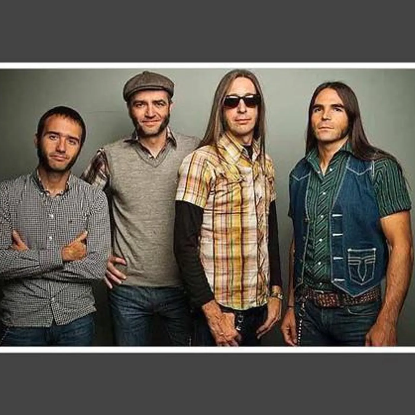 Los Coronas Brand Page