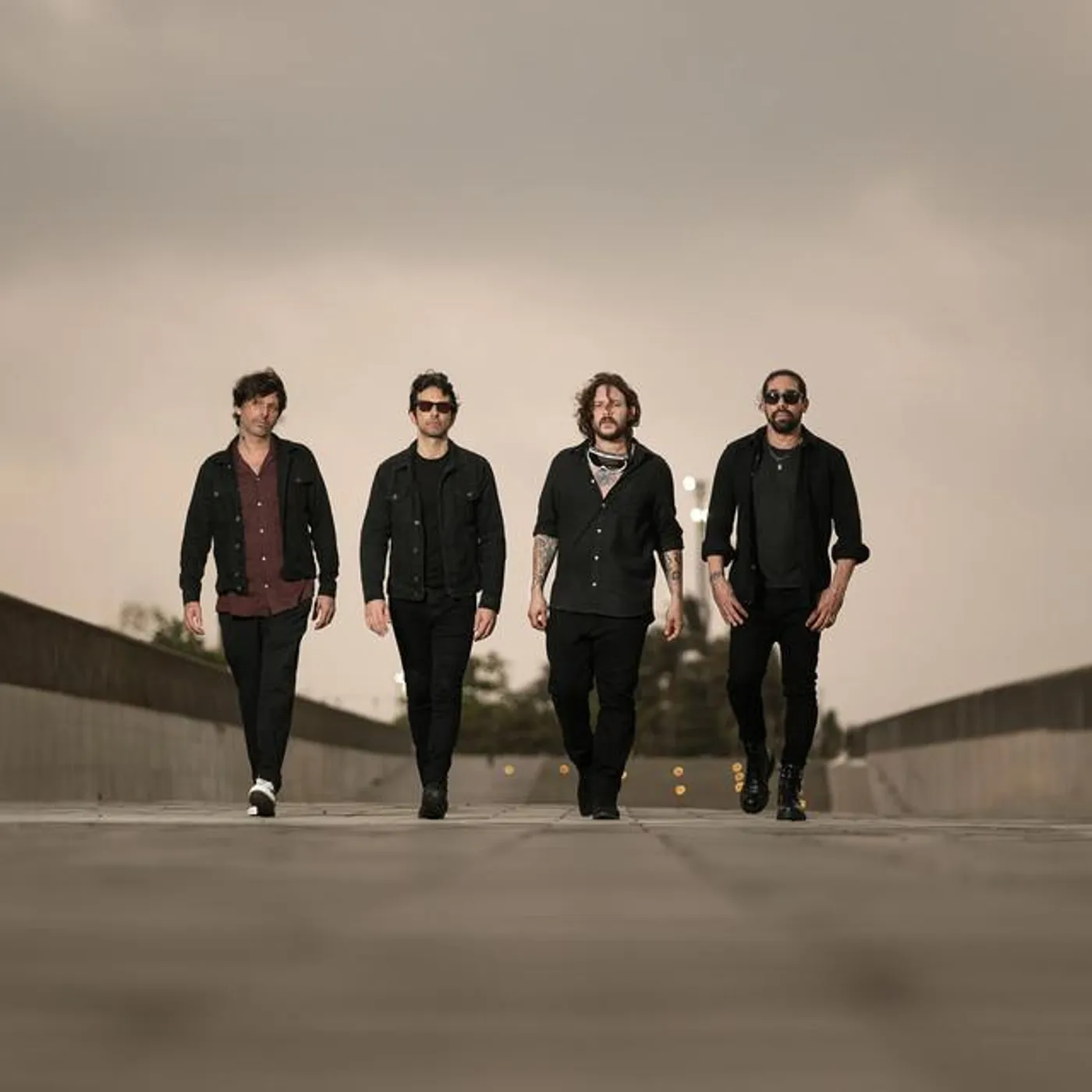 Los De Adentro Brand Page