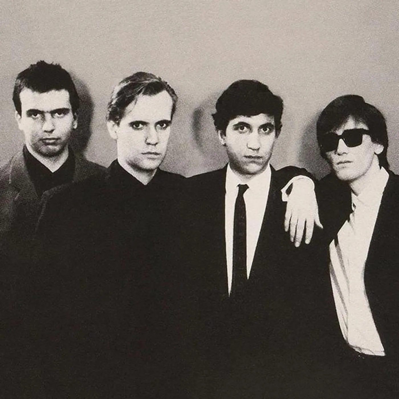 Los Elegantes Brand Page