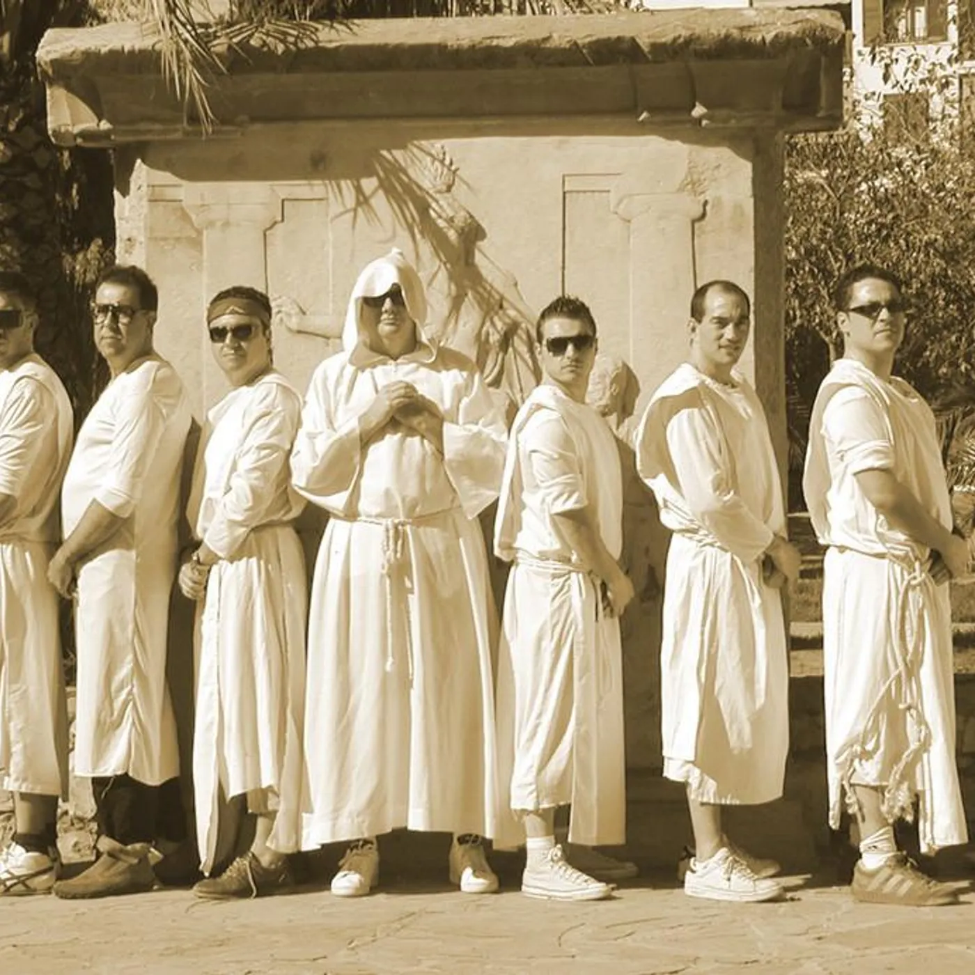 Los Inhumanos Brand Page