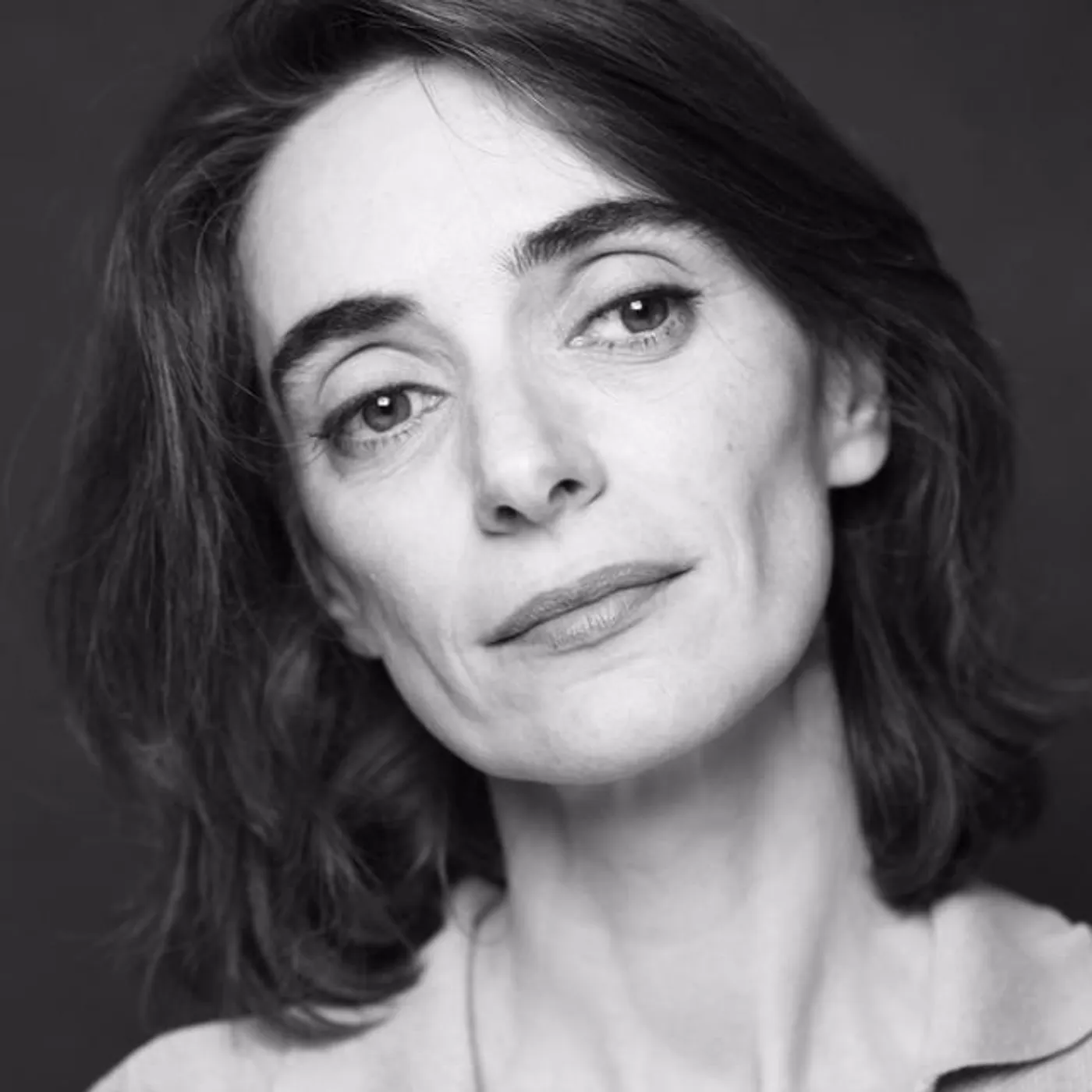 Lara Guirao Brand Page