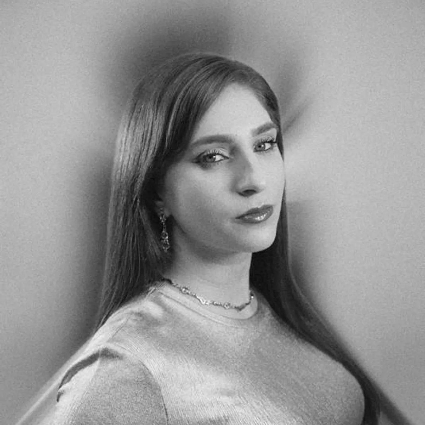 Lara Sarkissian Brand Page