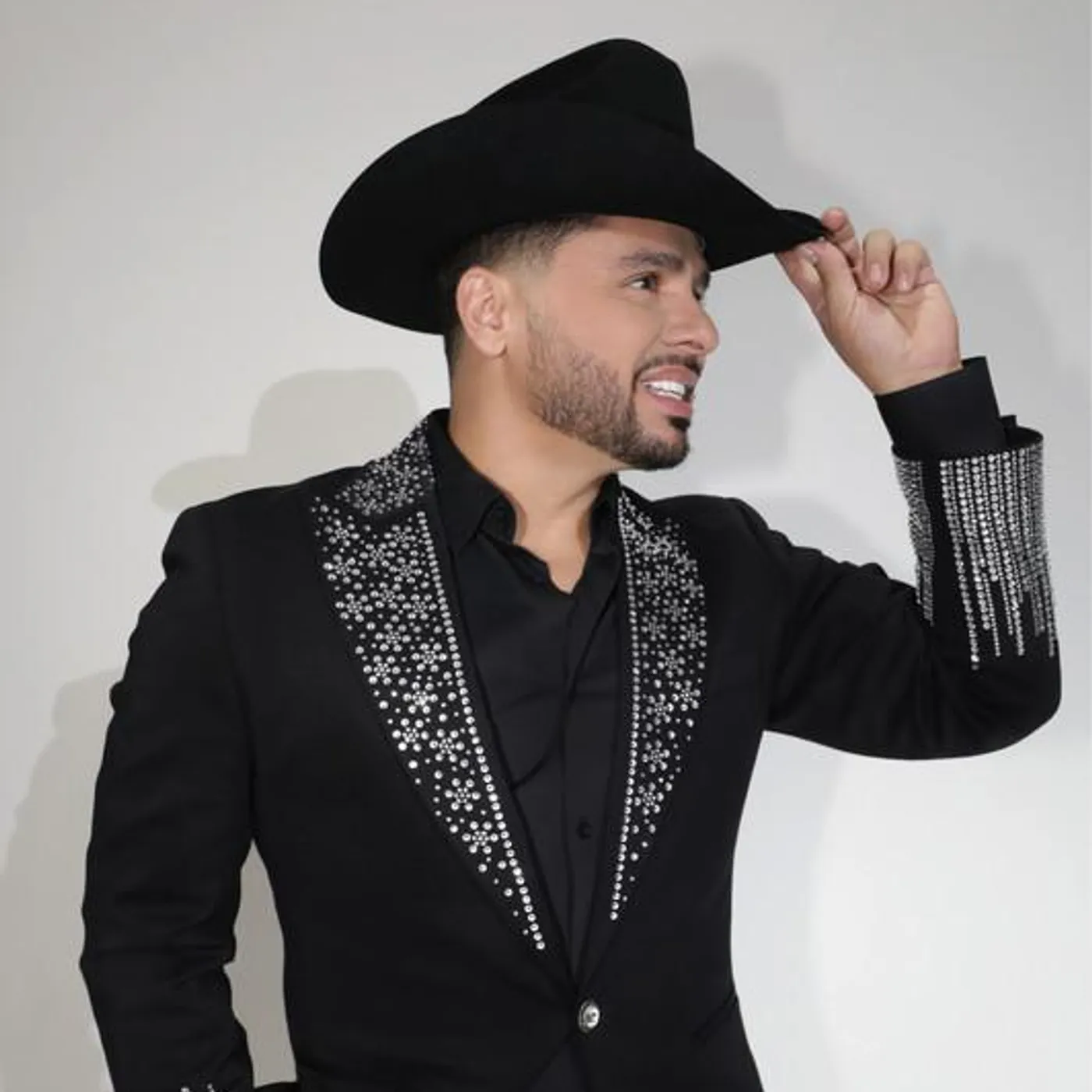 Larry Hernández Brand Page