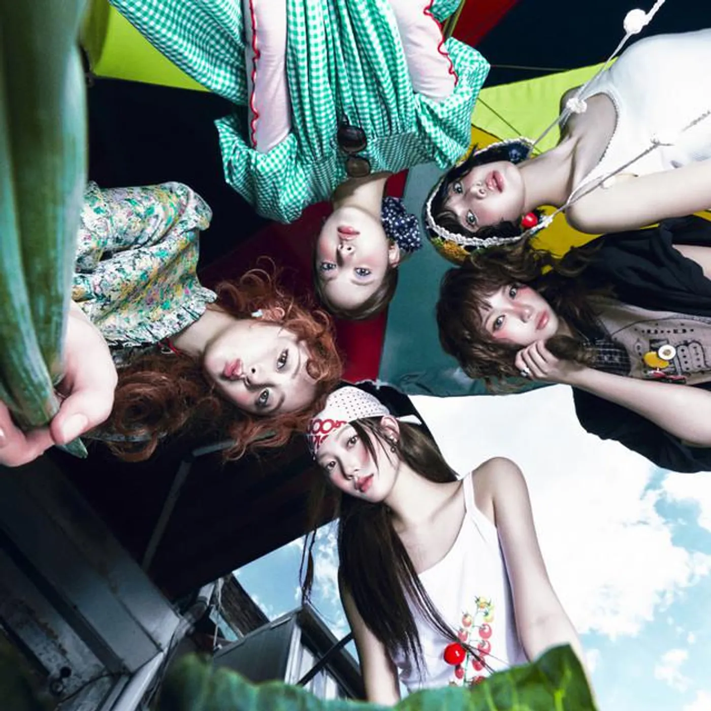 LE SSERAFIM Brand Page