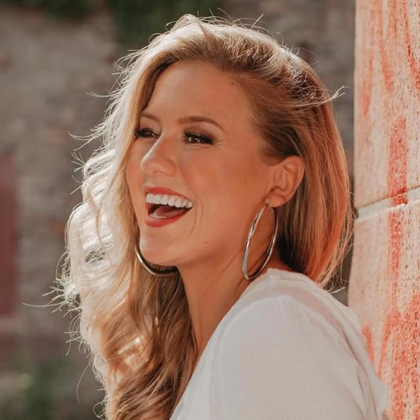 Lisa Bund Brand Page