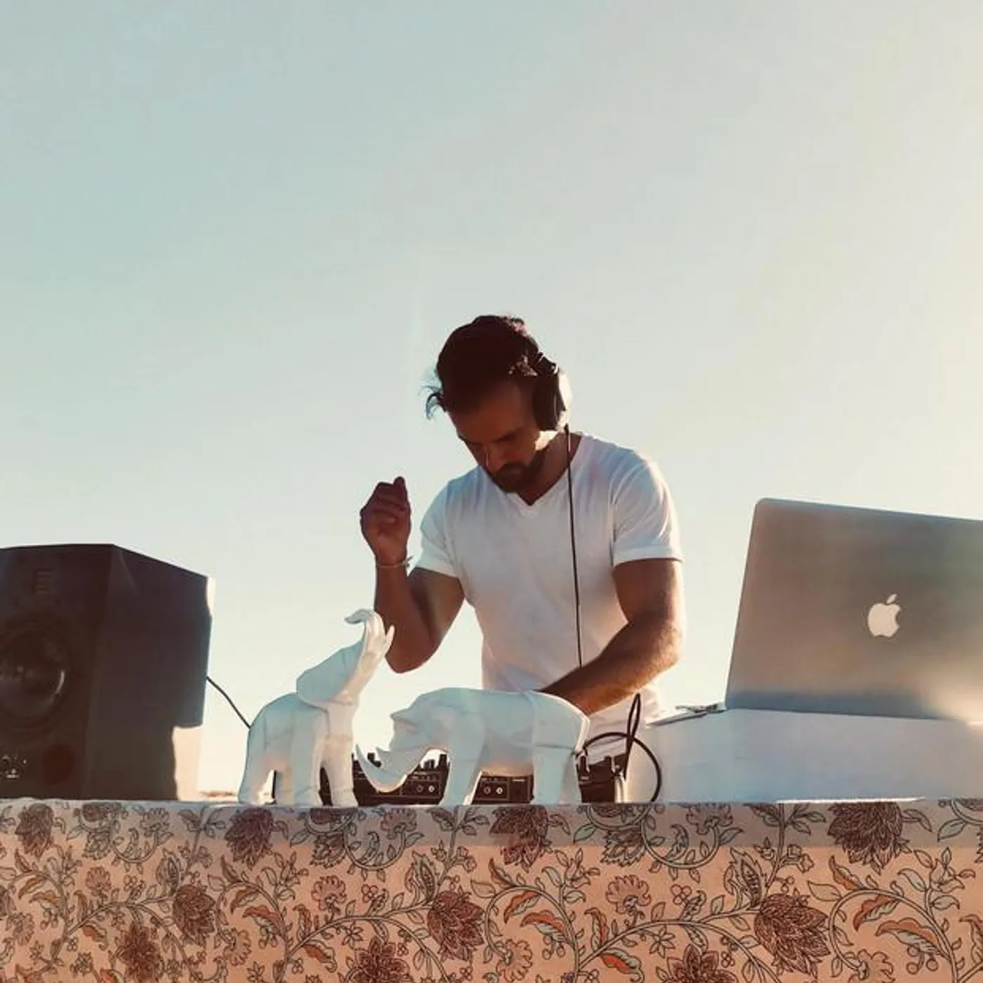 Luka Sambe Brand Page