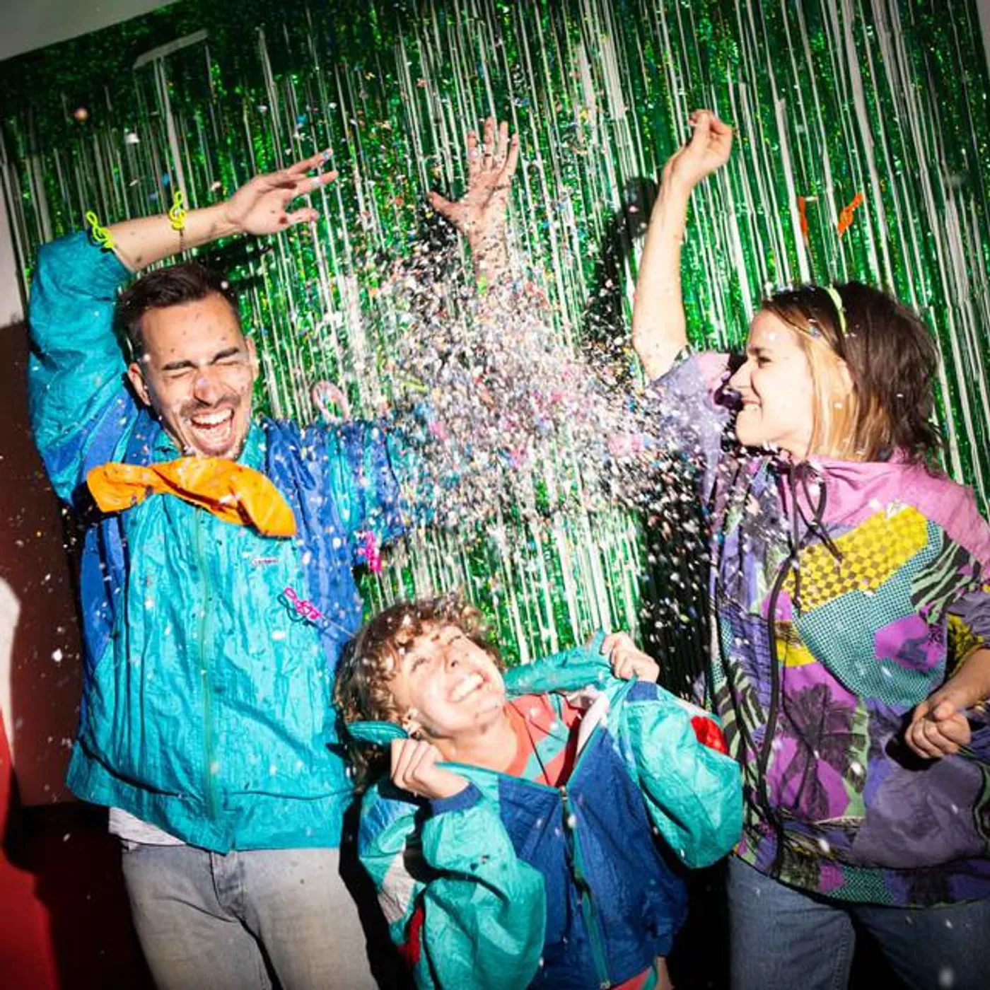 Más Que Uno Brand Page