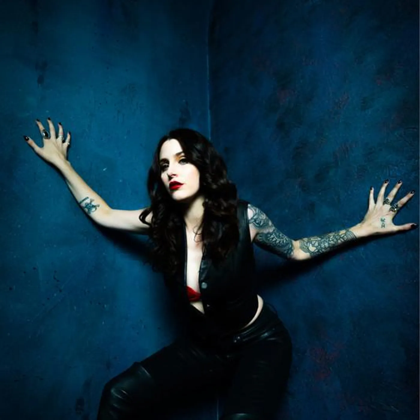 Motive Black Brand Page