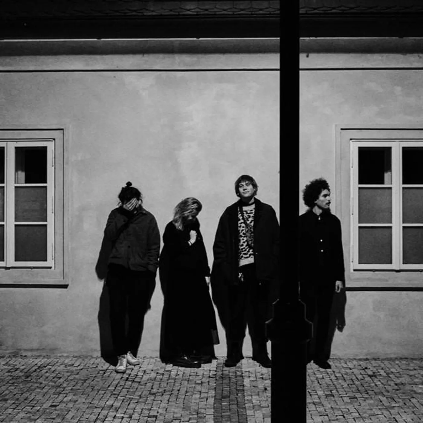 Manon Meurt Brand Page