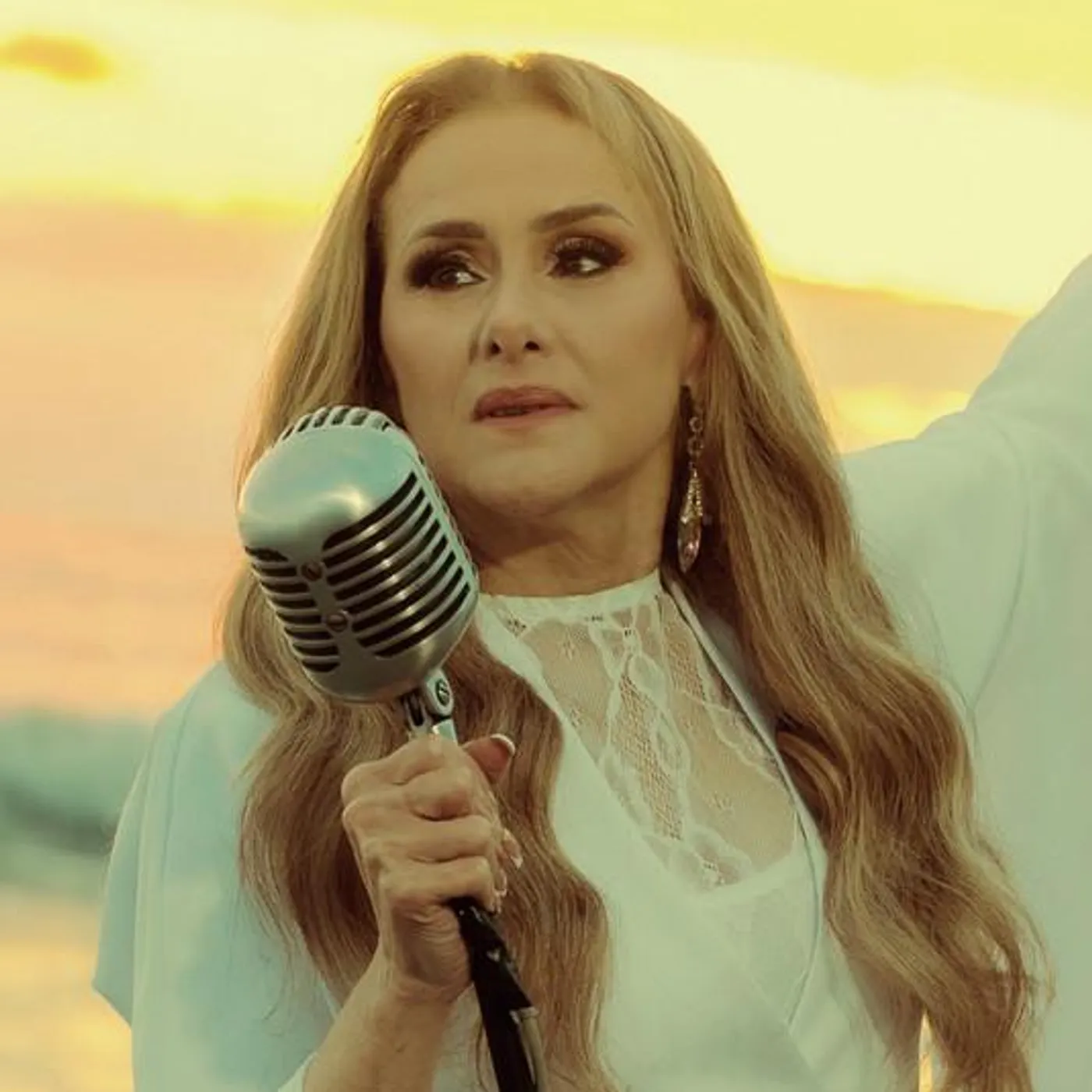 Manoella Torres Brand Page