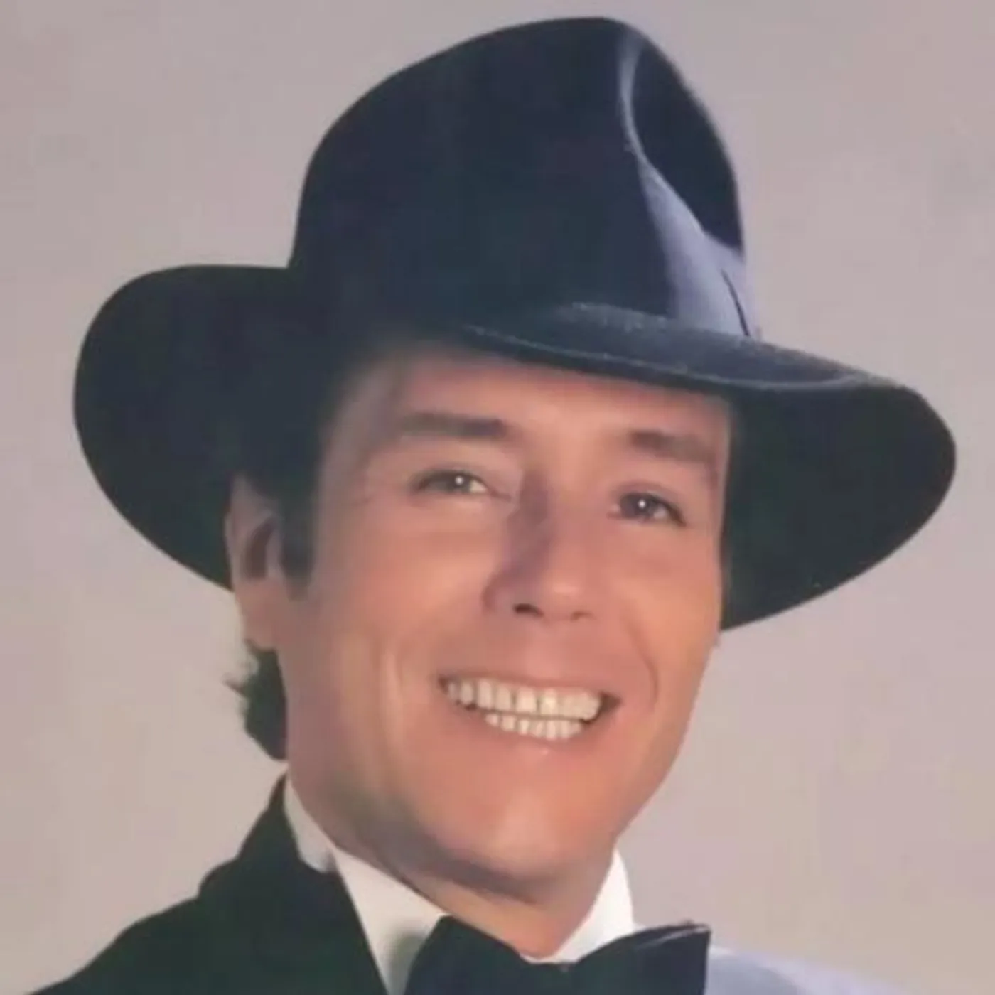 Manolo Otero Brand Page