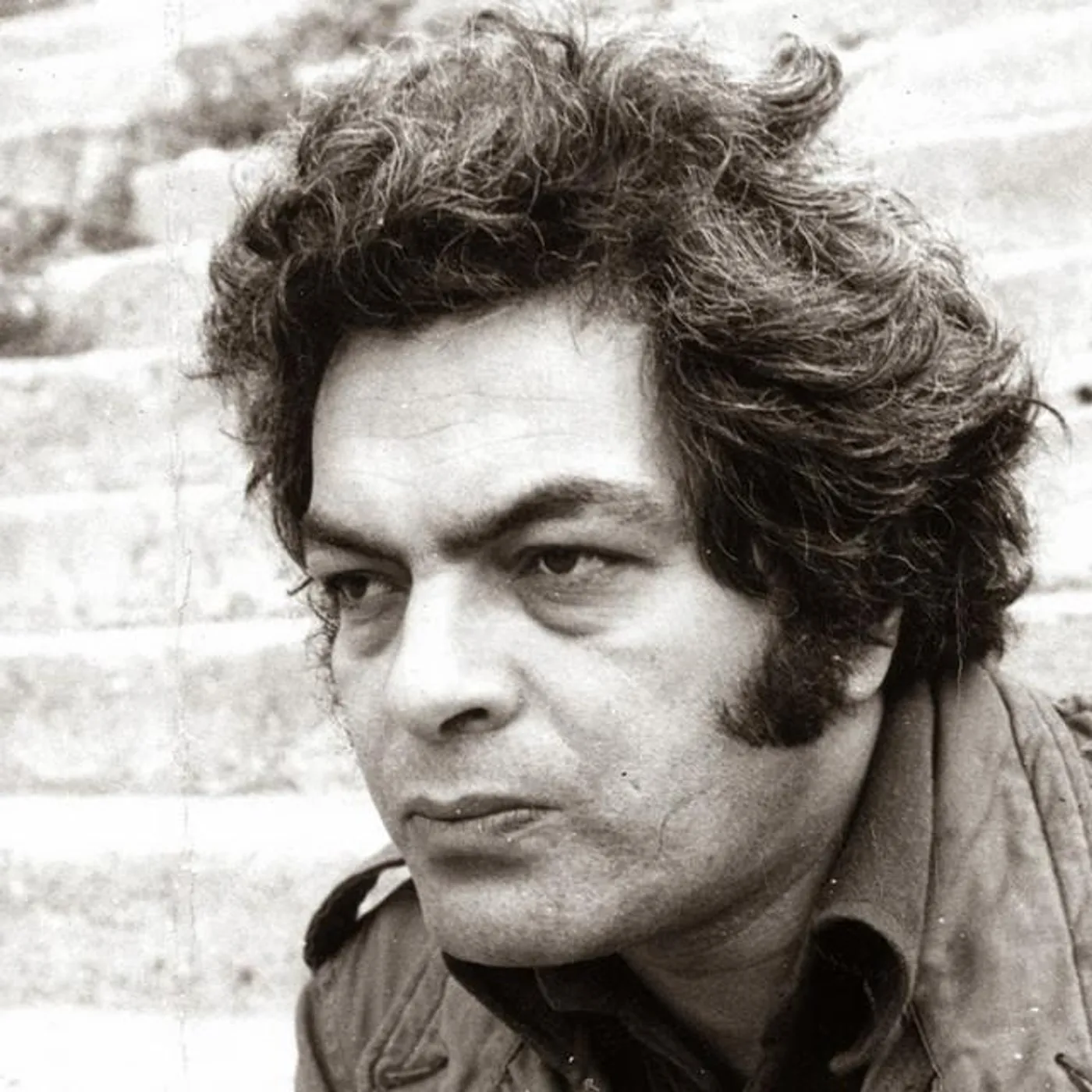 Manos Loizos Brand Page