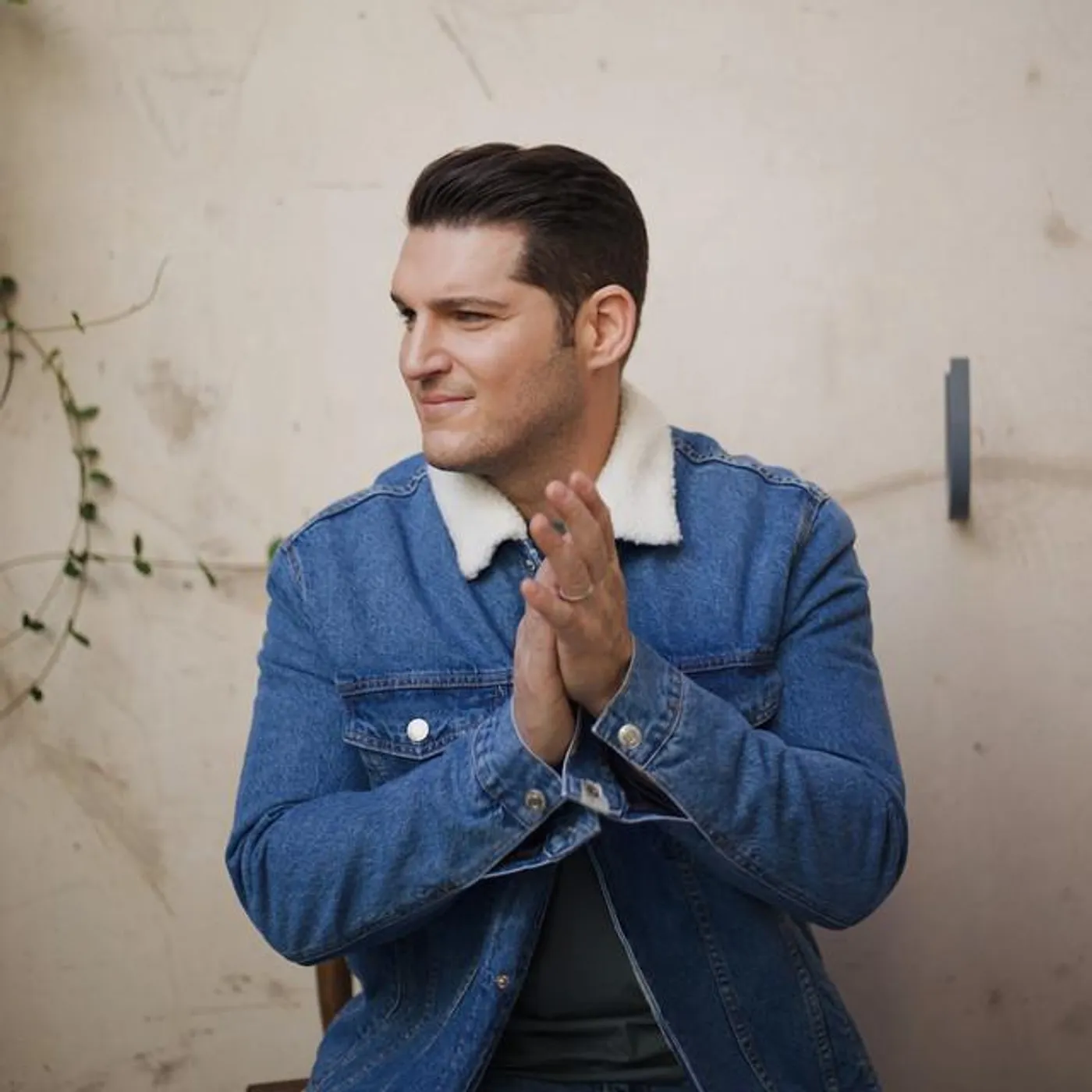 Manu Tenorio Brand Page