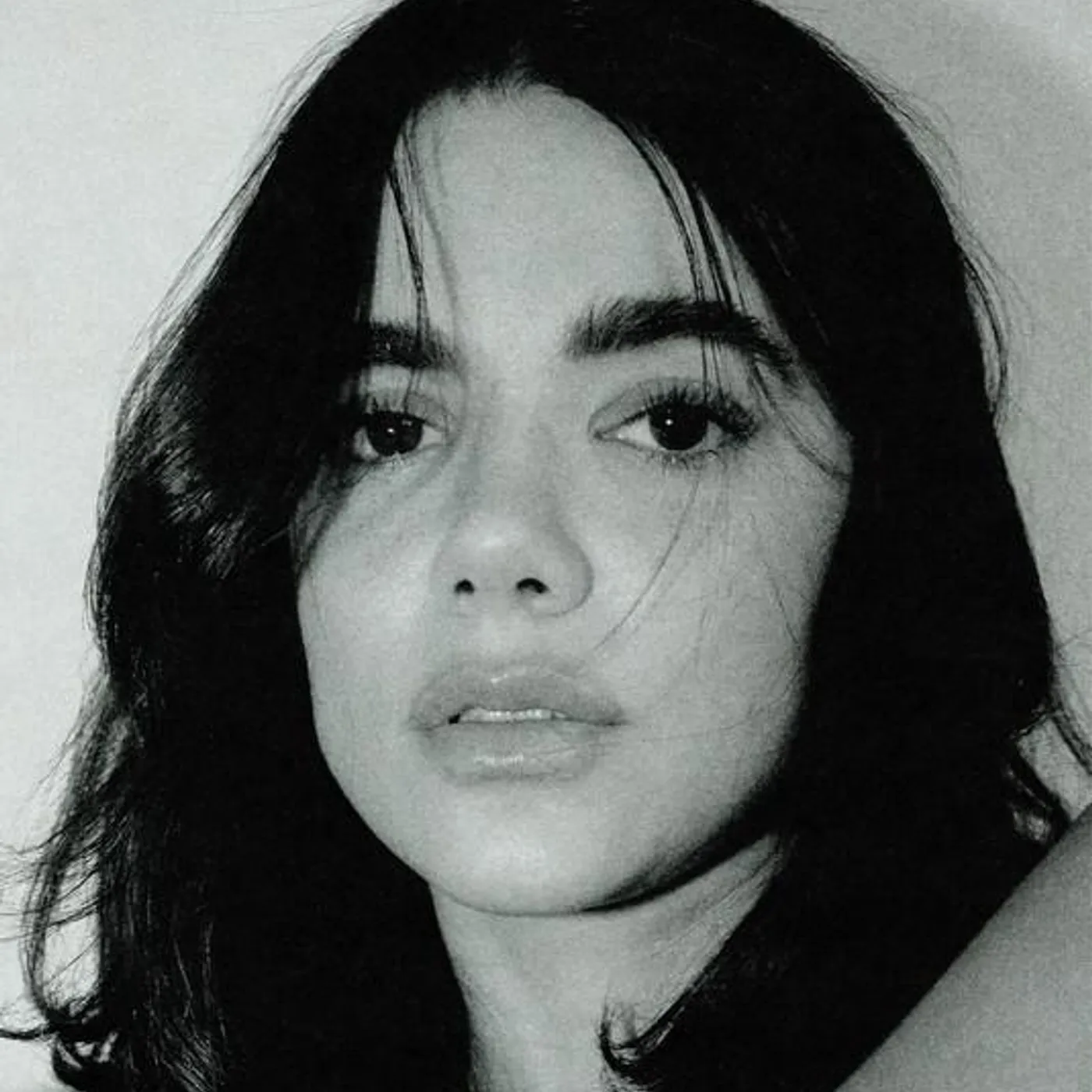 Manu Gavassi Brand Page