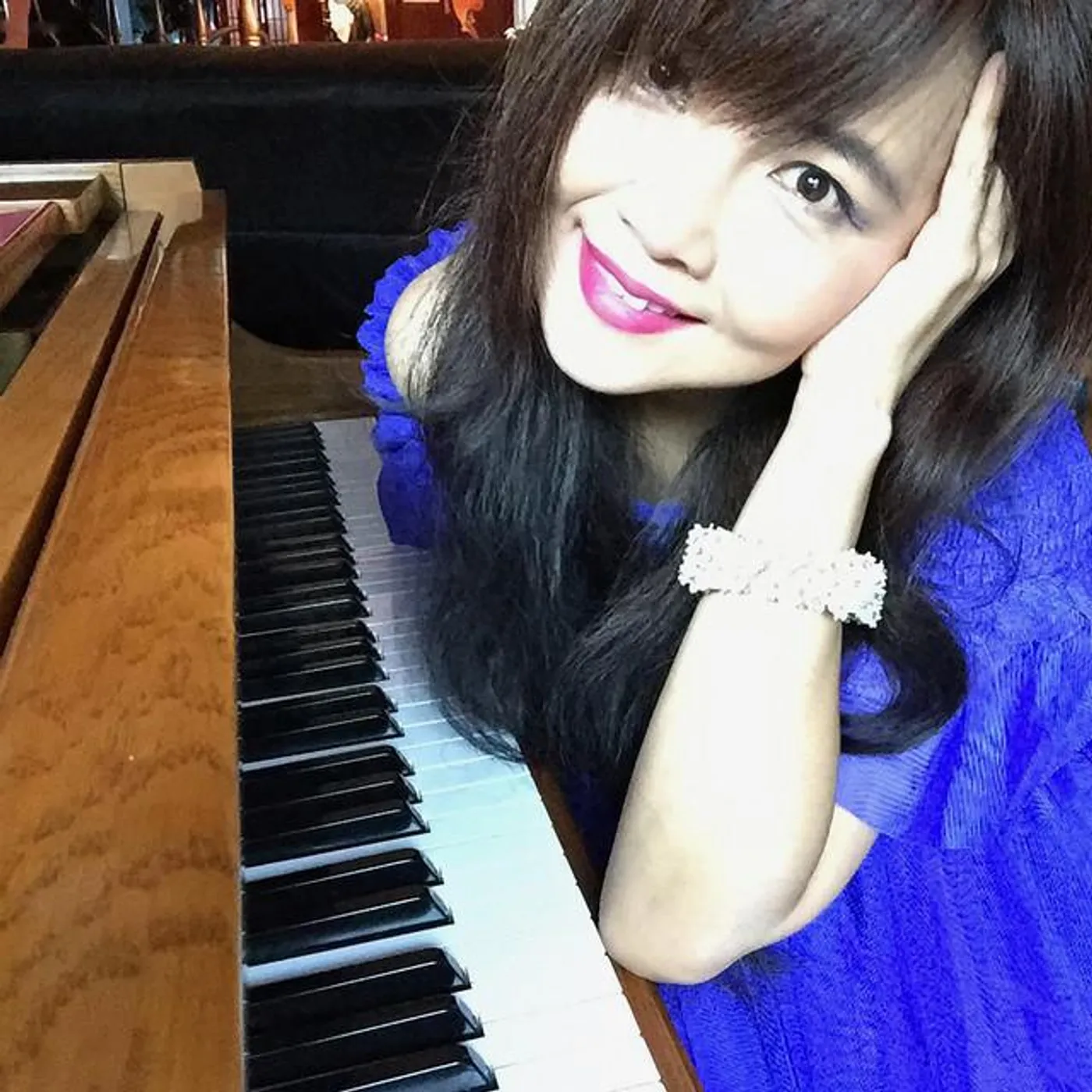 Mari Iijima Brand Page