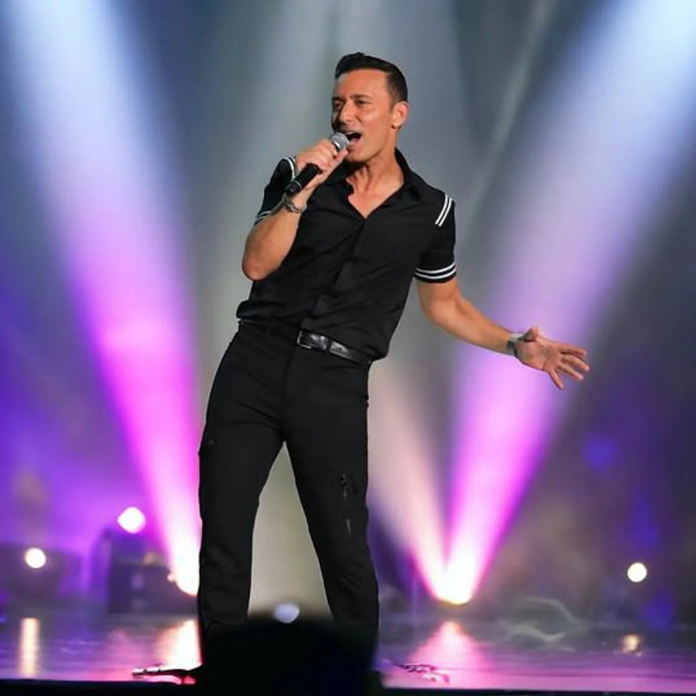 Mustafa Sandal Brand Page