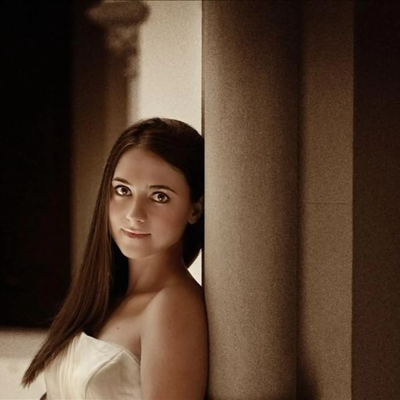 Núria Rial Brand Page