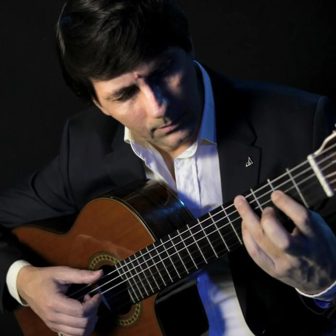 Néstor Basurto Brand Page