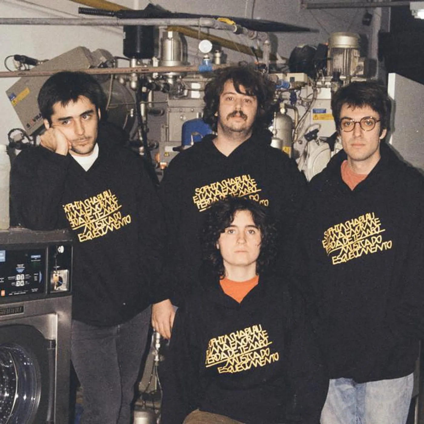 Sophia Chablau e Uma Enorme Perda de Tempo Brand Page