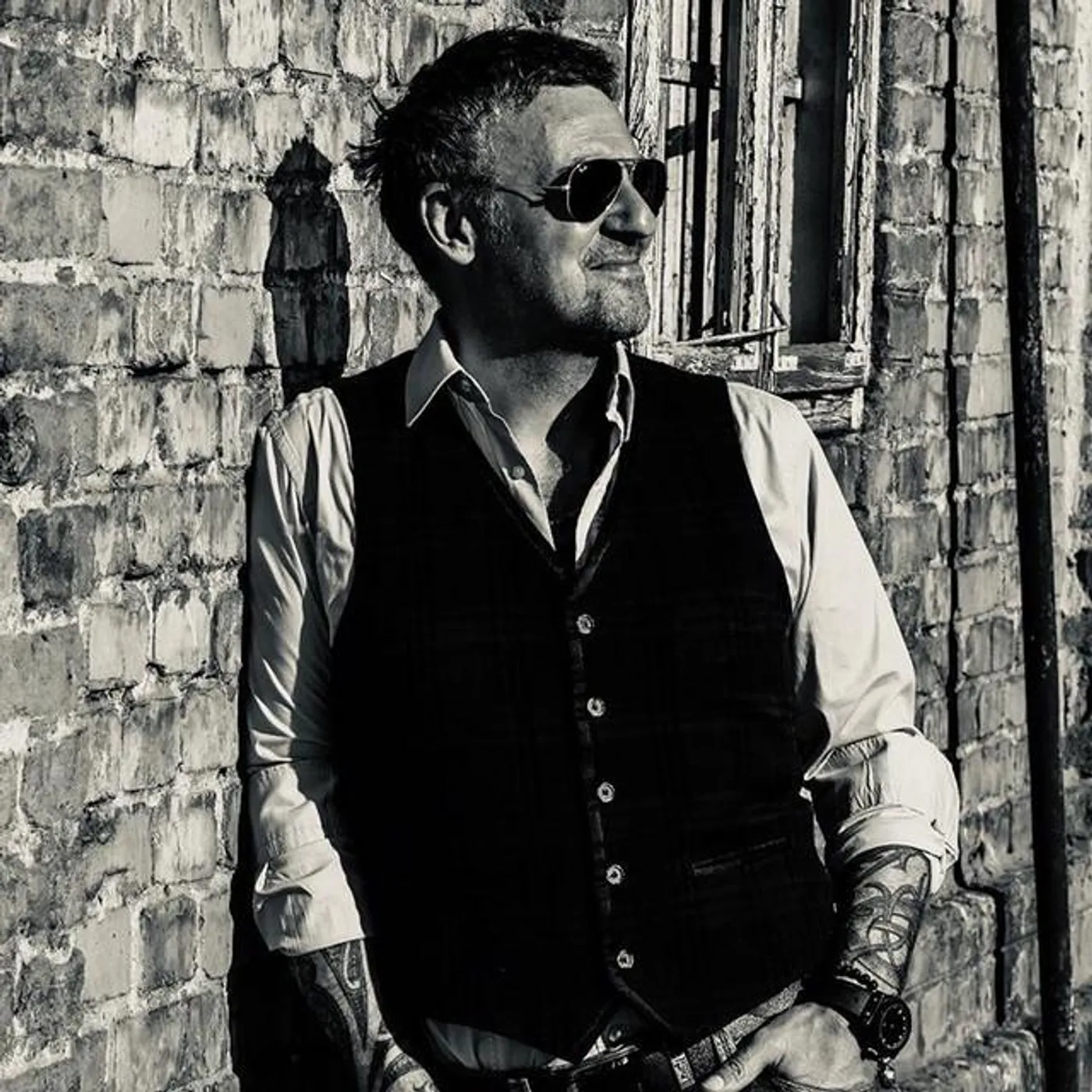 Sandi Cenov Brand Page