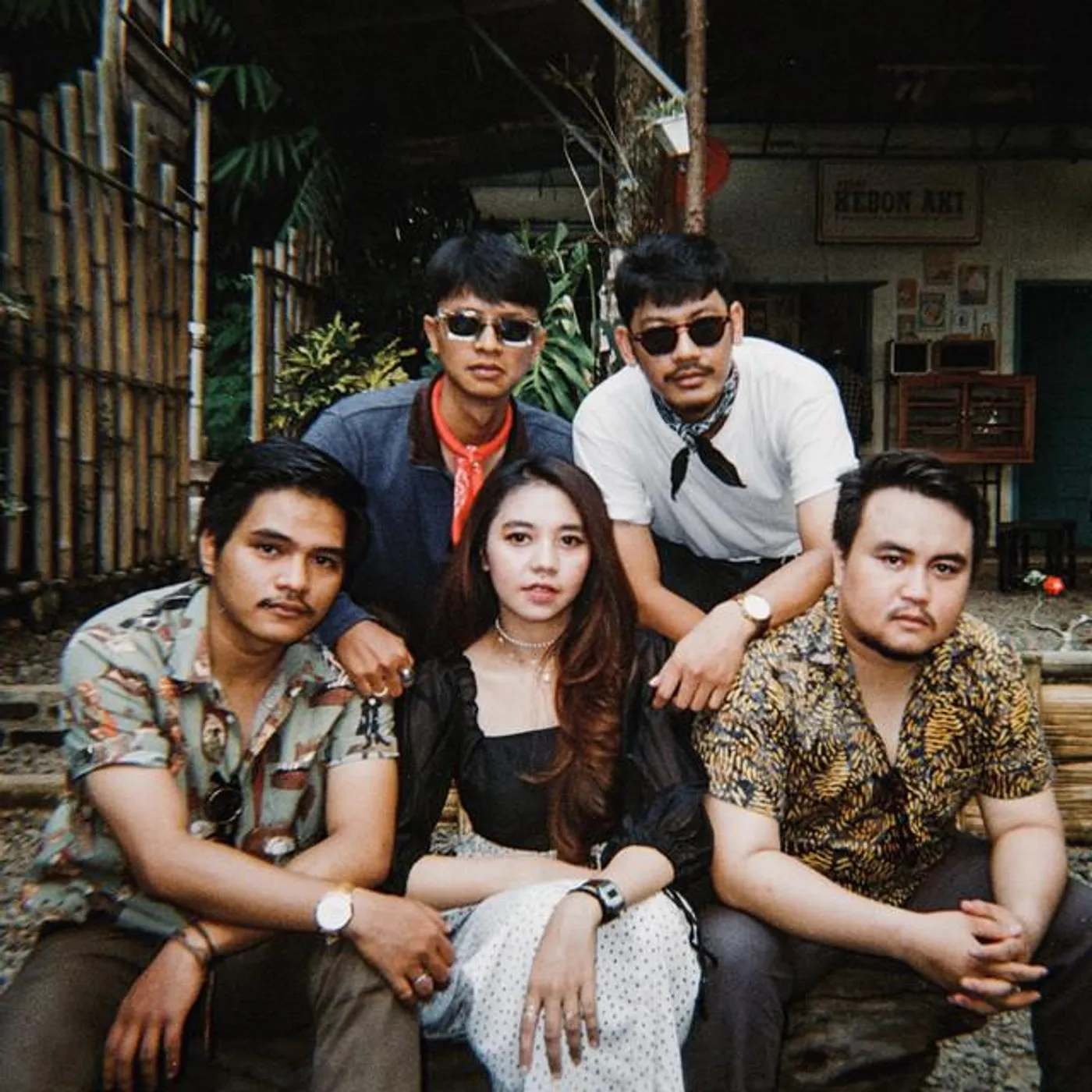 Seiring Waktu Berjalan Brand Page