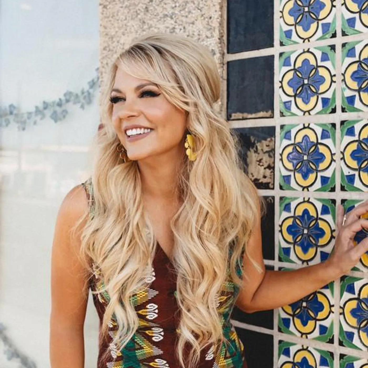 Shari Rowe Brand Page