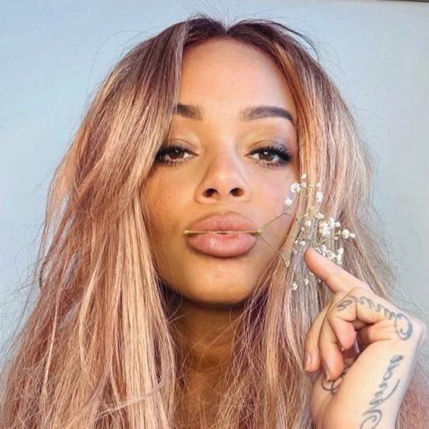 Shola Ama Brand Page