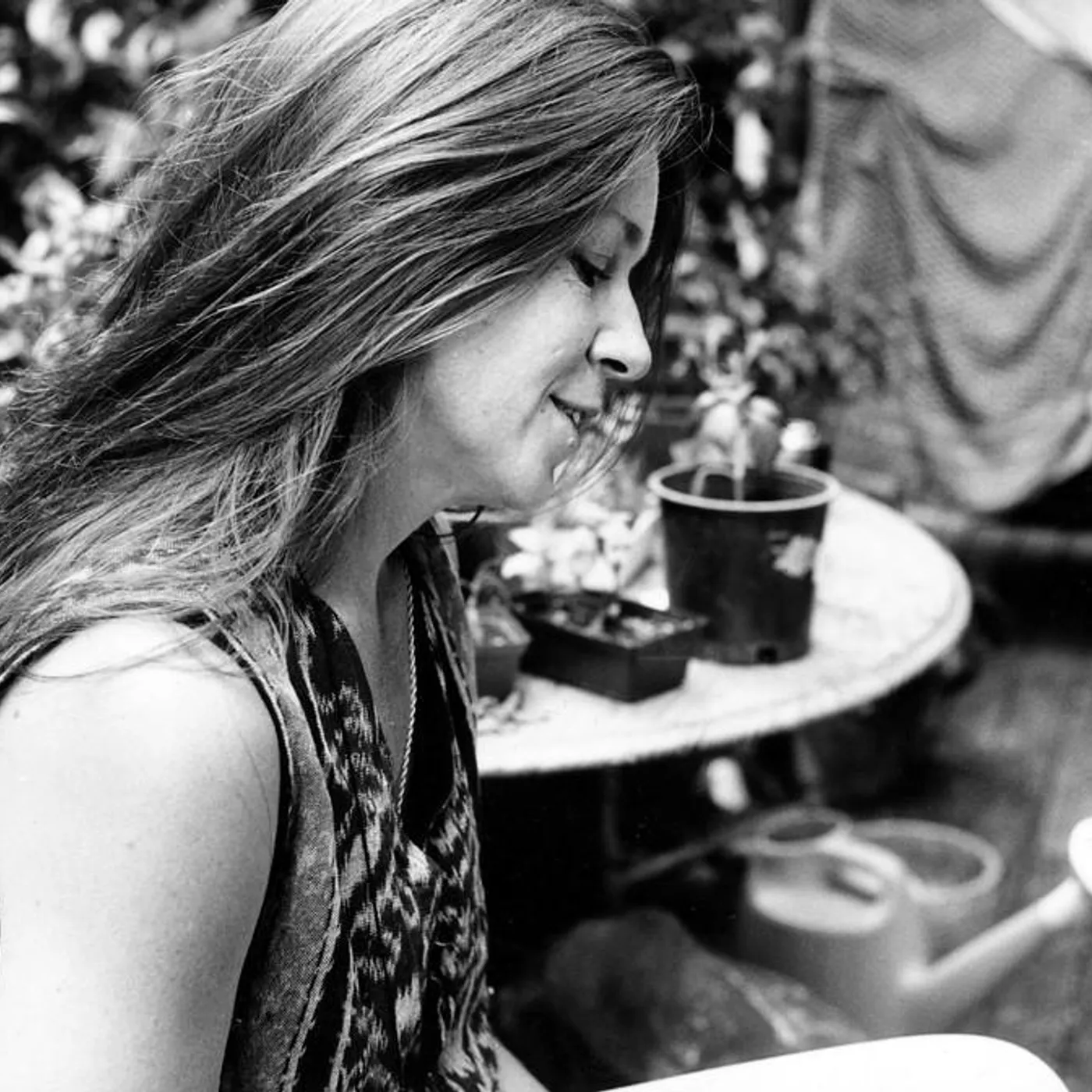 Shona Laing Brand Page