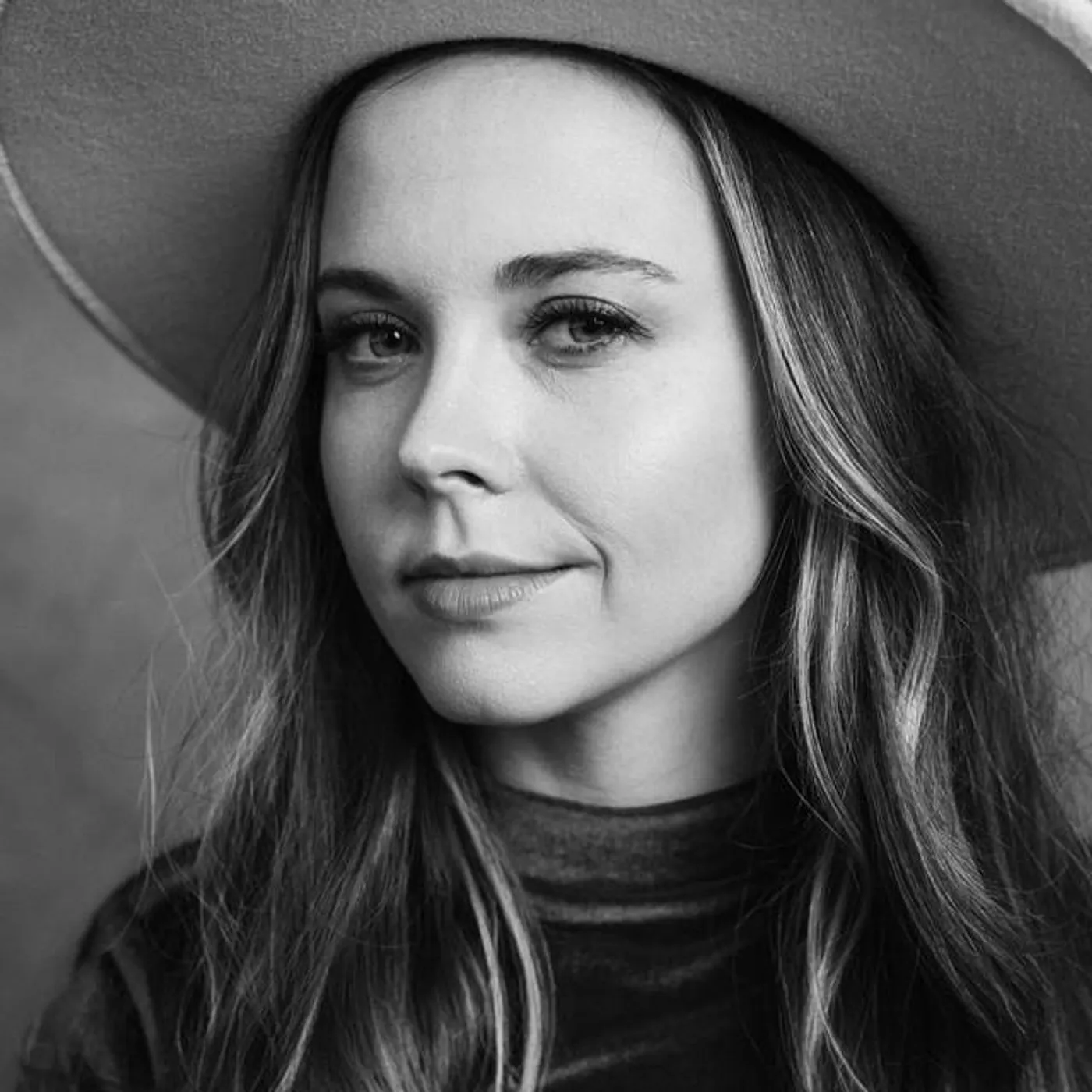 Sierra Hull Brand Page