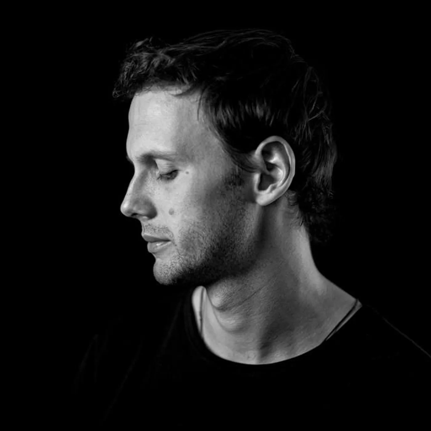 Simon Vuarambon Brand Page