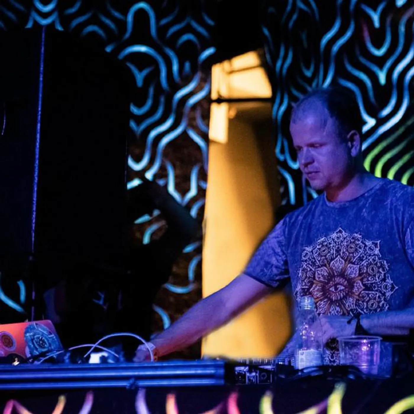 stereOMantra Brand Page