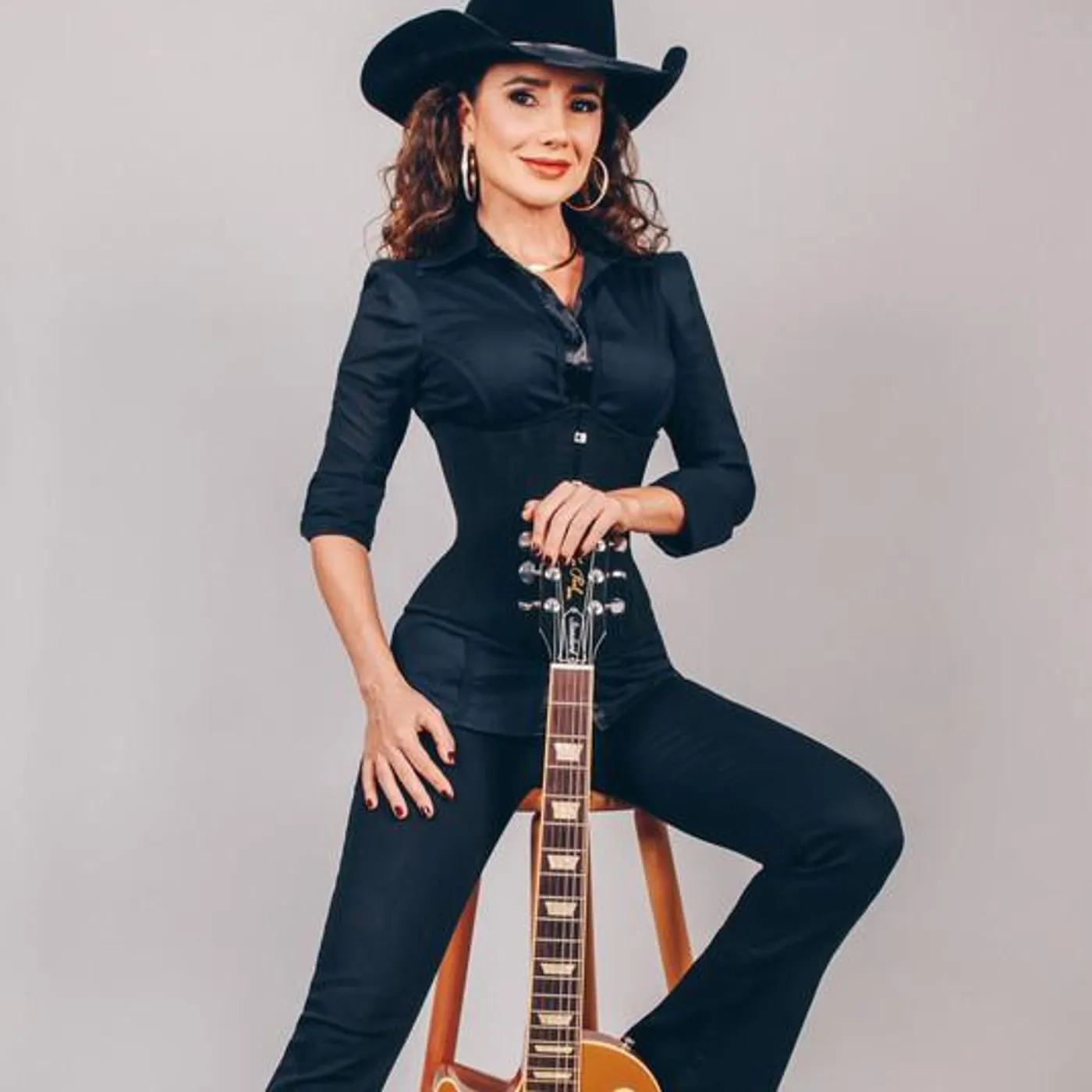 Paula Fernandes Brand Page