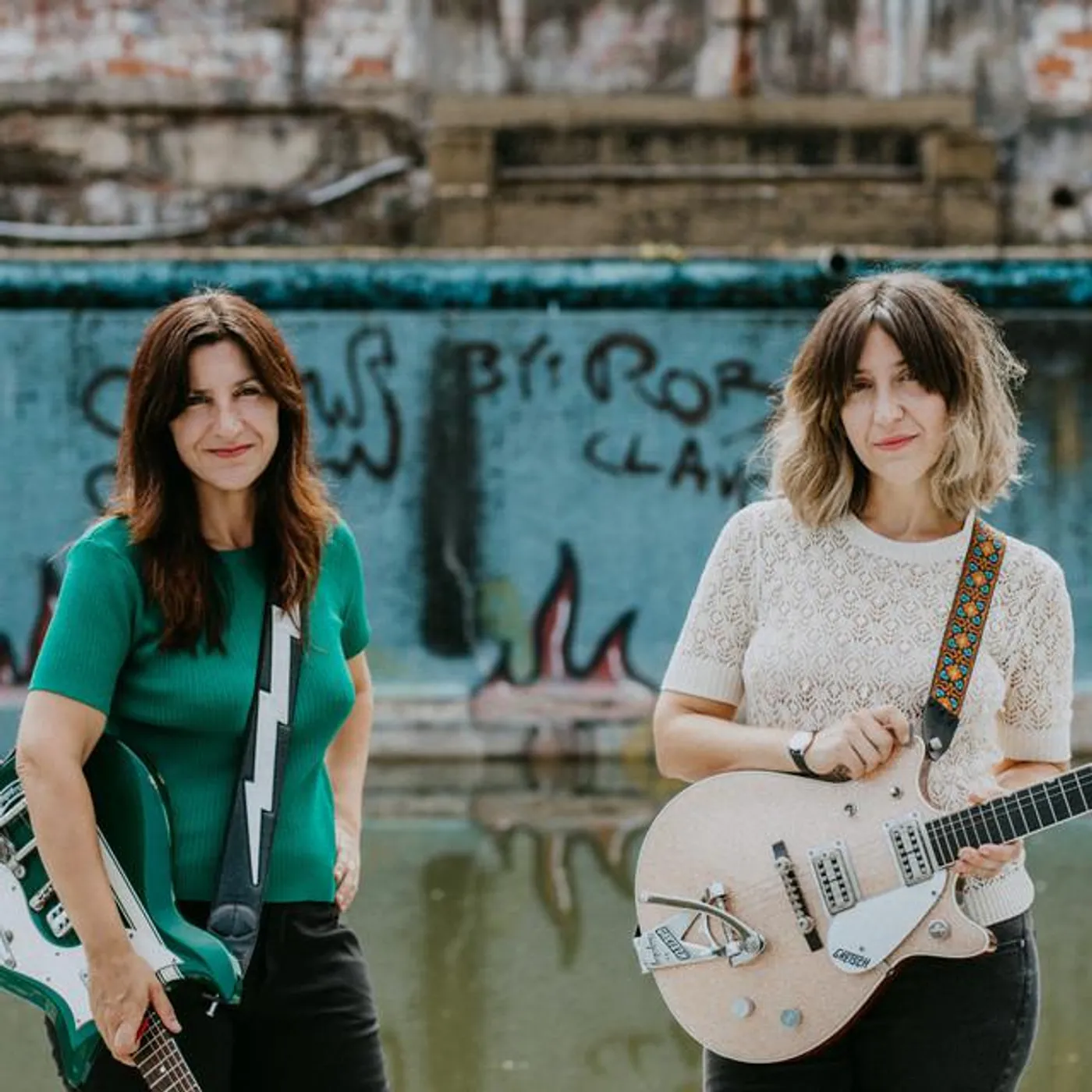 Pauline En La Playa Brand Page