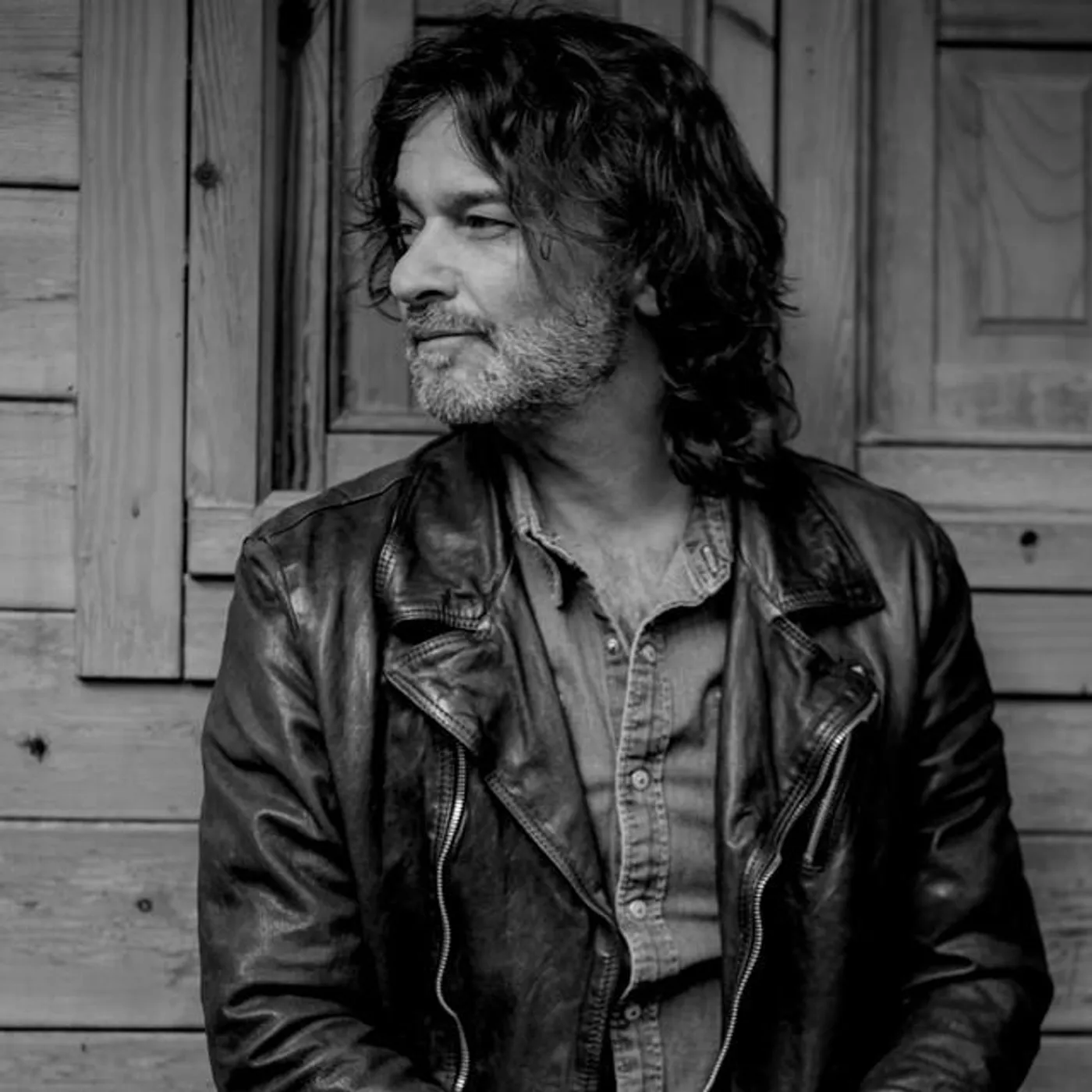 Quique González Brand Page