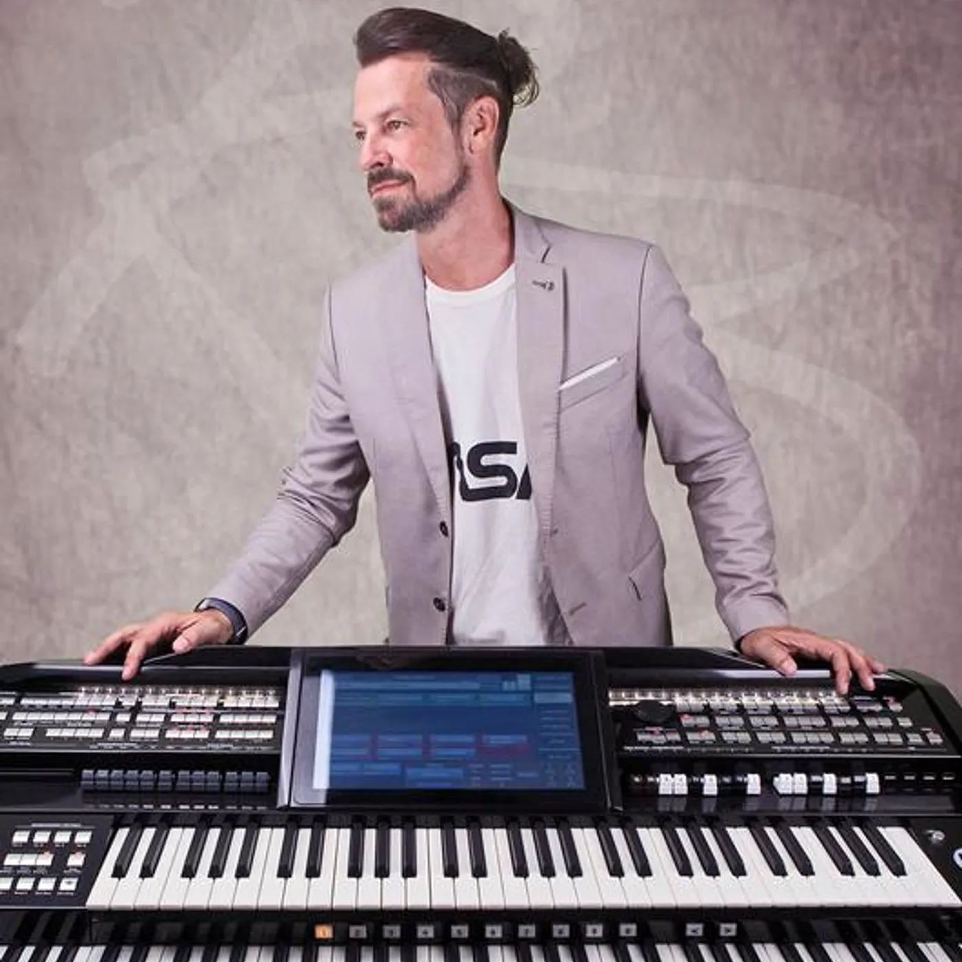 Robert Bartha Brand Page