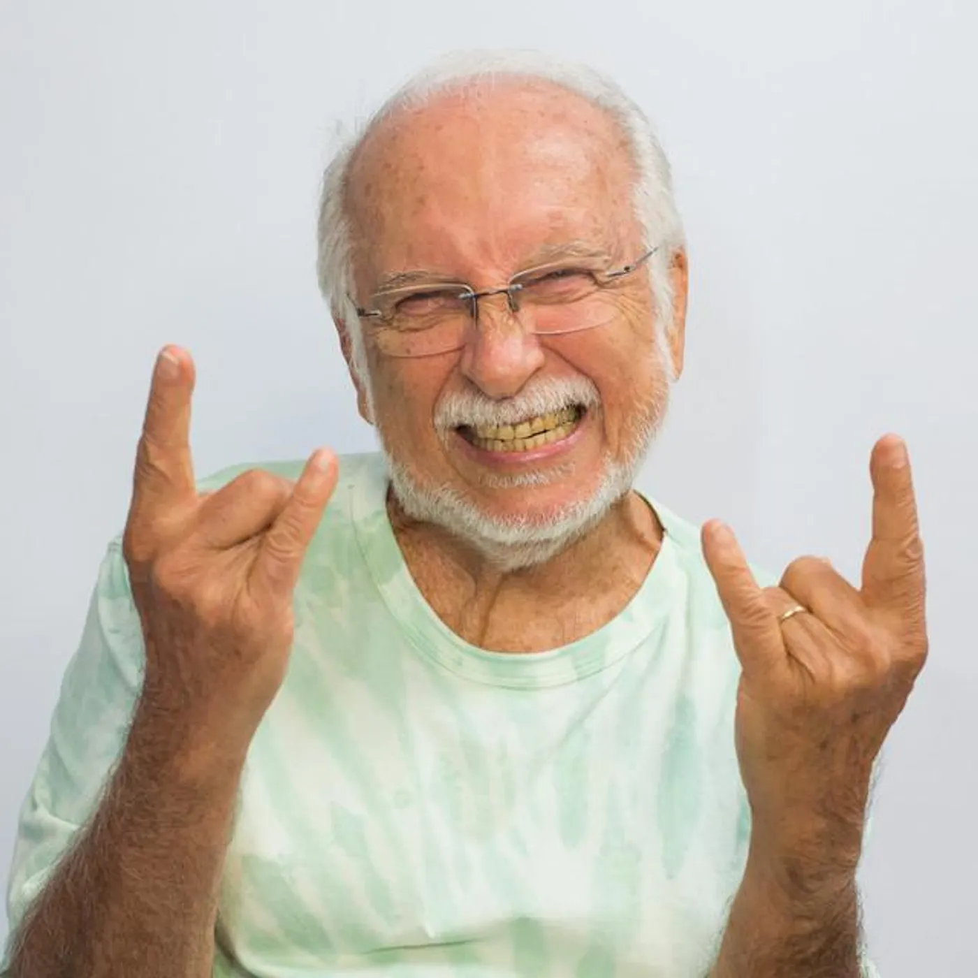 Roberto Menescal Brand Page