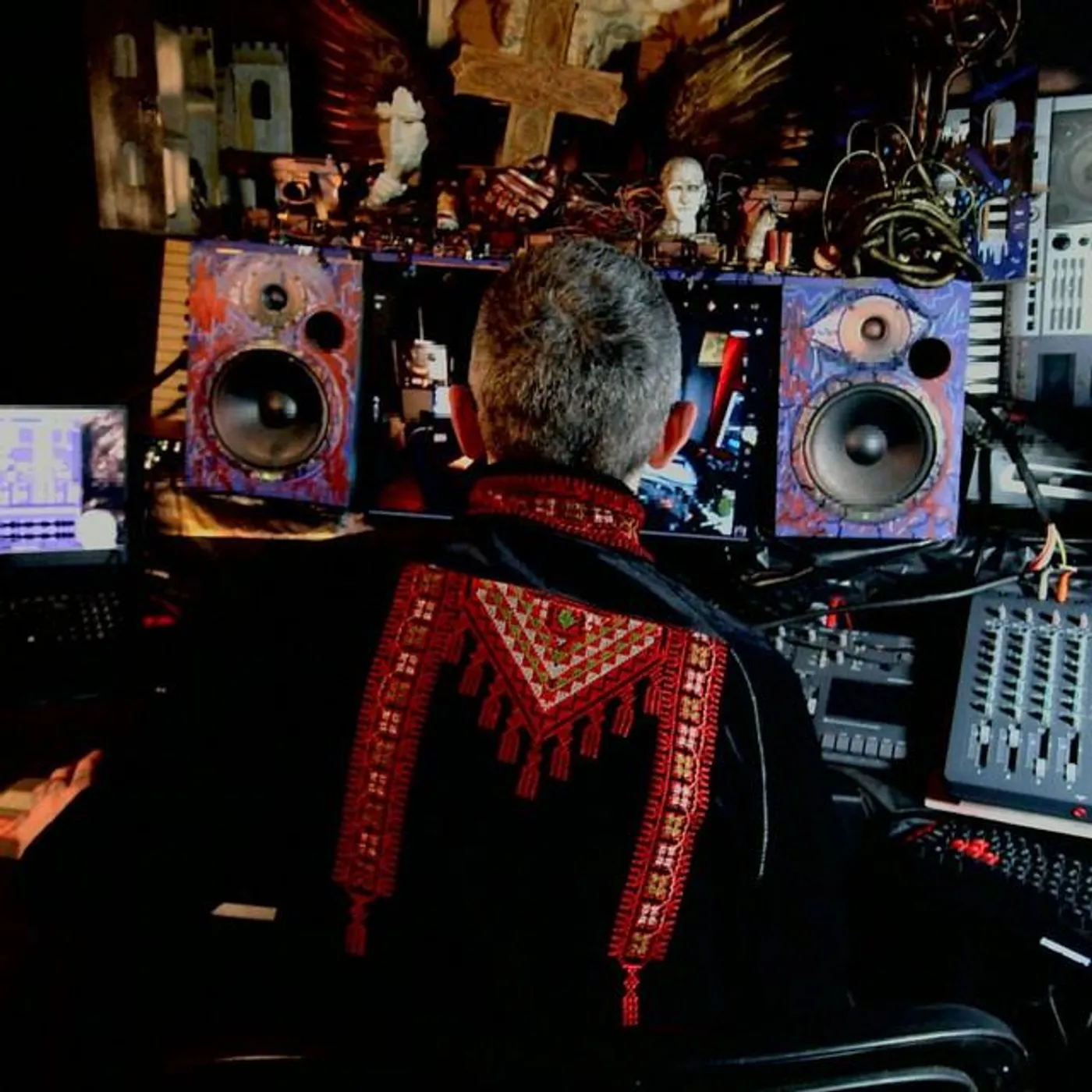 Raz Mesinai Brand Page