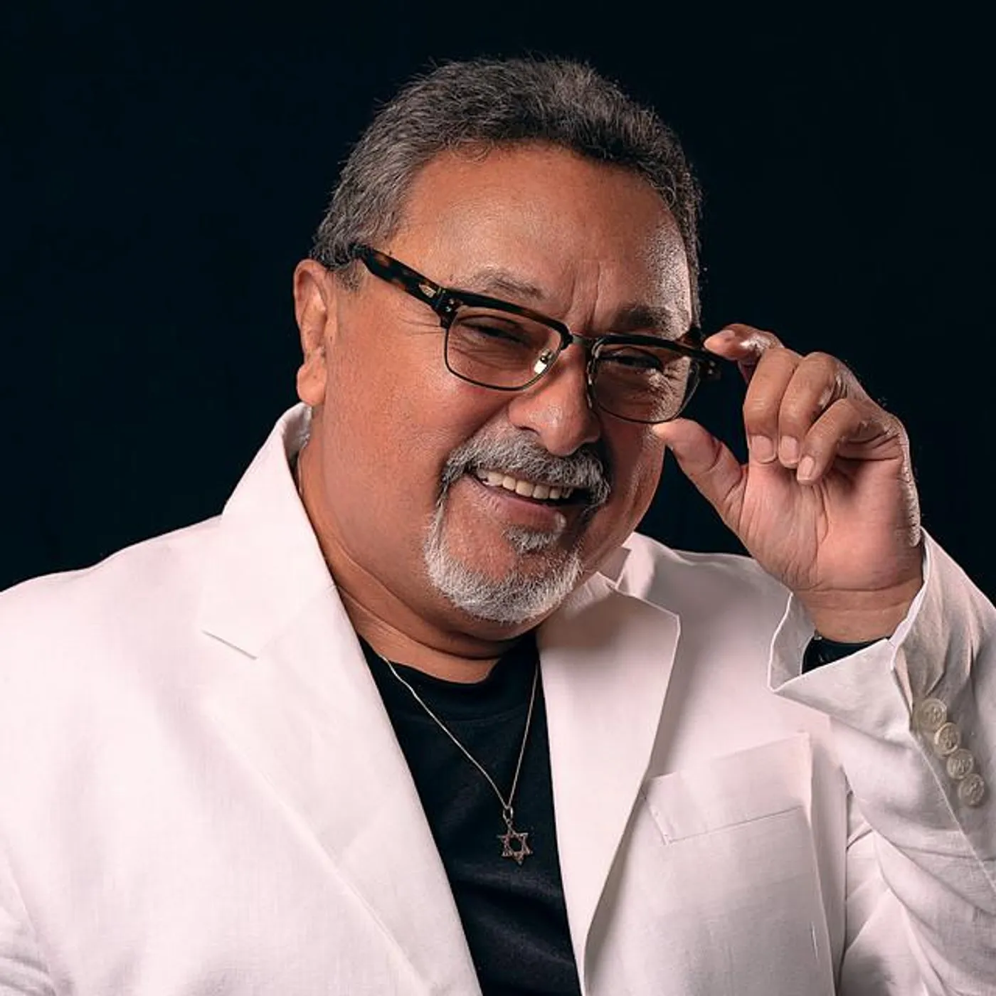 Renan Carias Brand Page