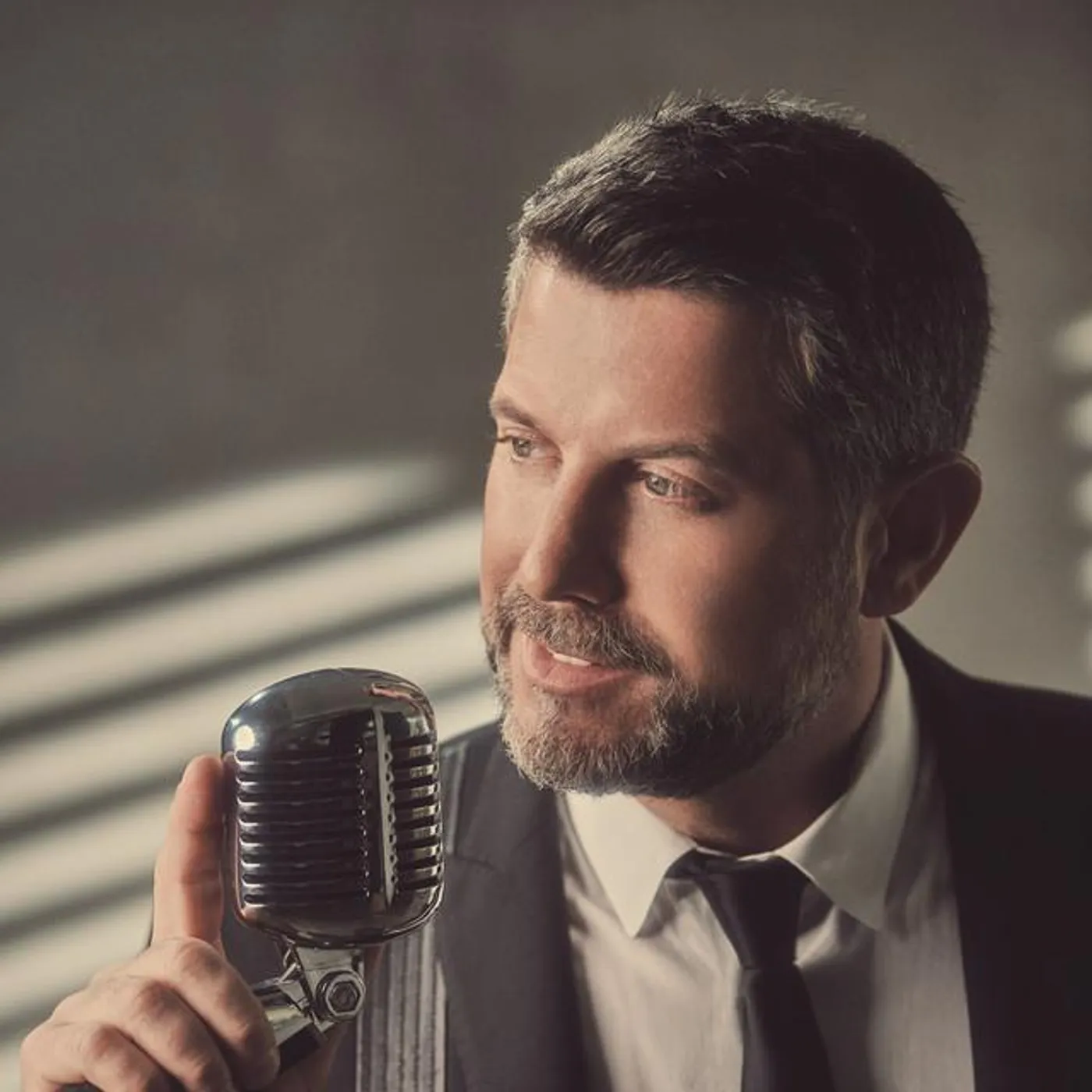 Sébastien Izambard Brand Page