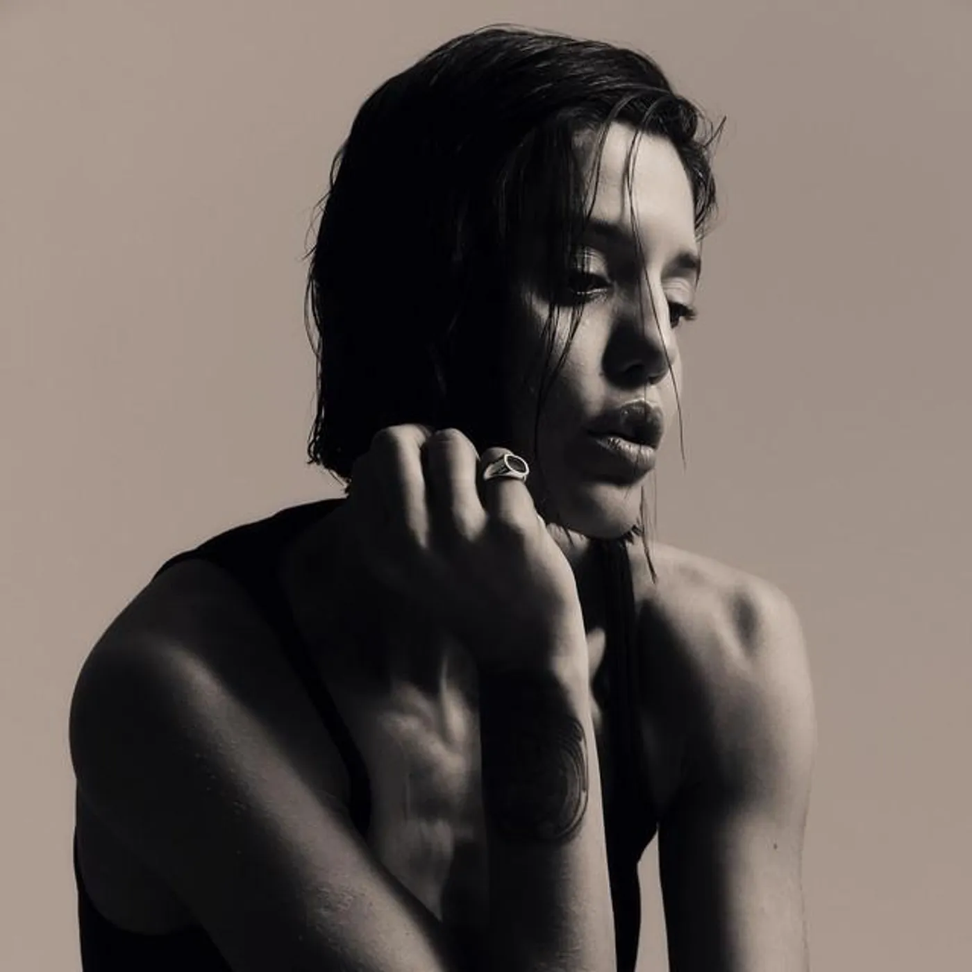 Tássia Holsbach Brand Page