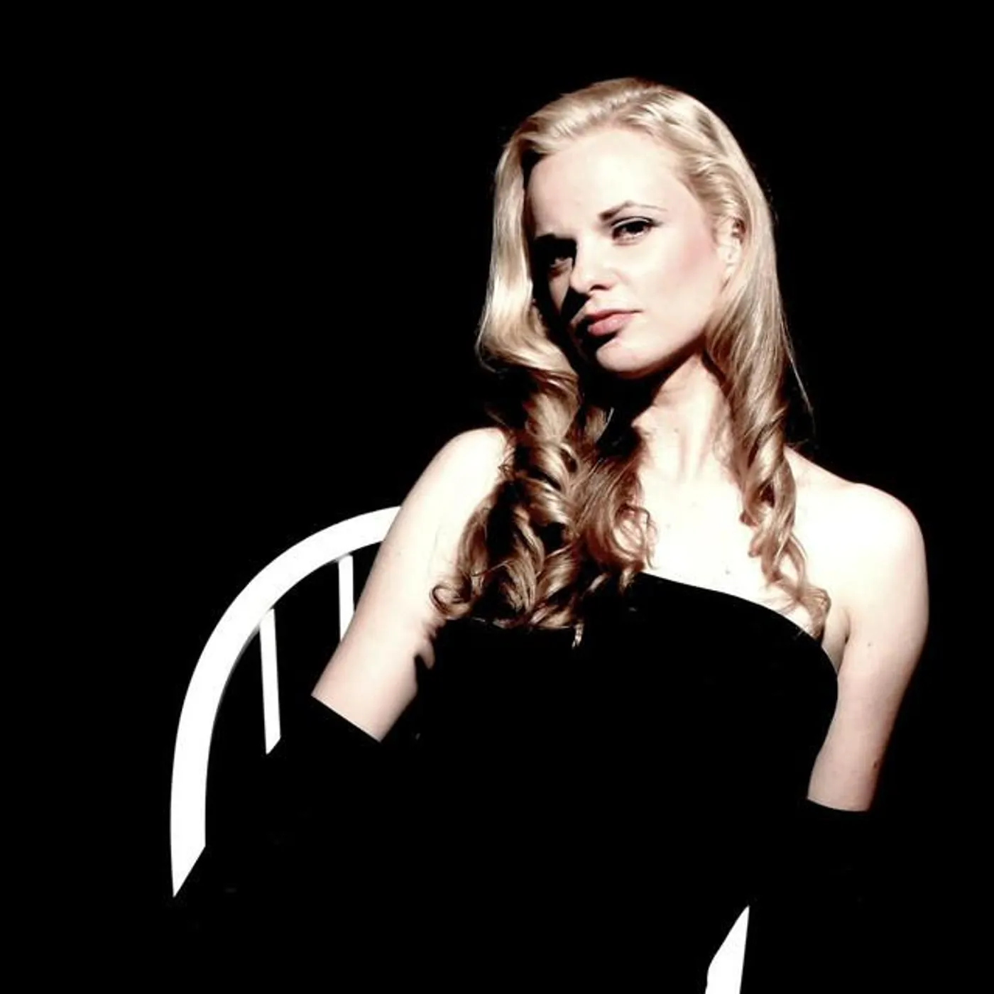 Thisbe Vos Brand Page