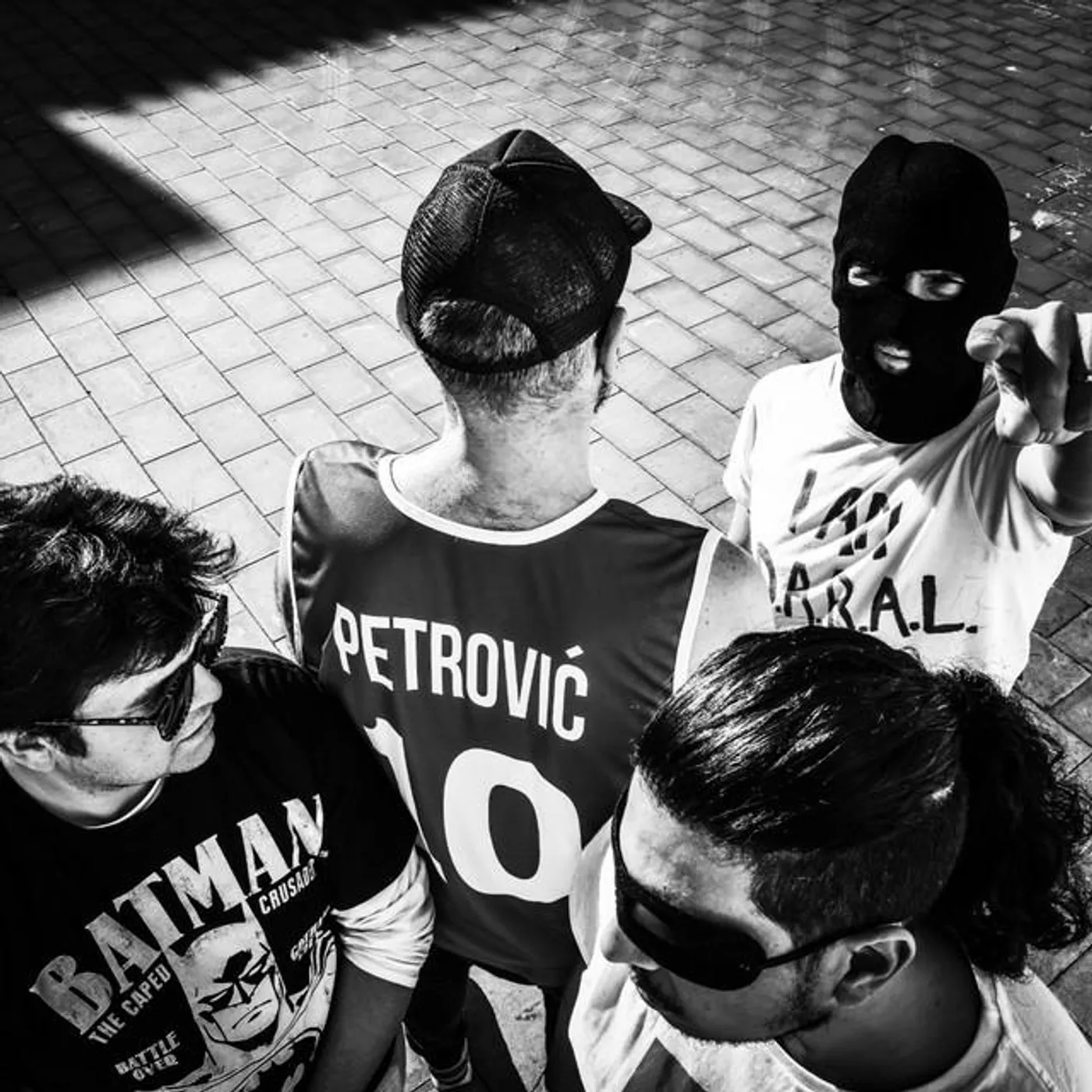 Tiger menja zebra Brand Page