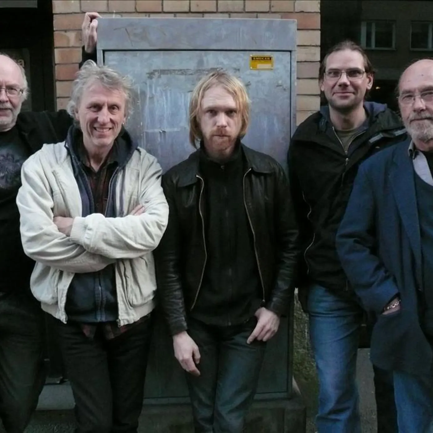 Träd Gräs Och Stenar Brand Page