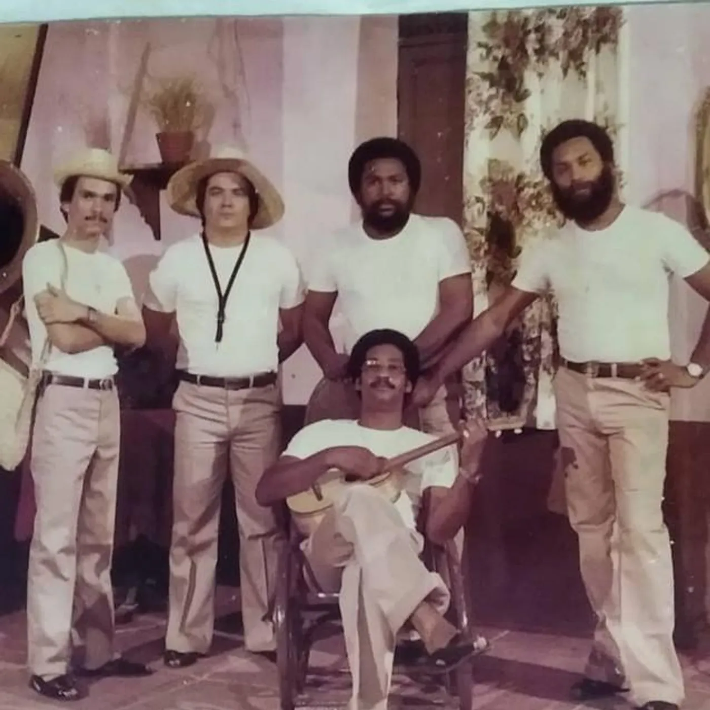 Un, Dos, Tres, y Fuera Brand Page