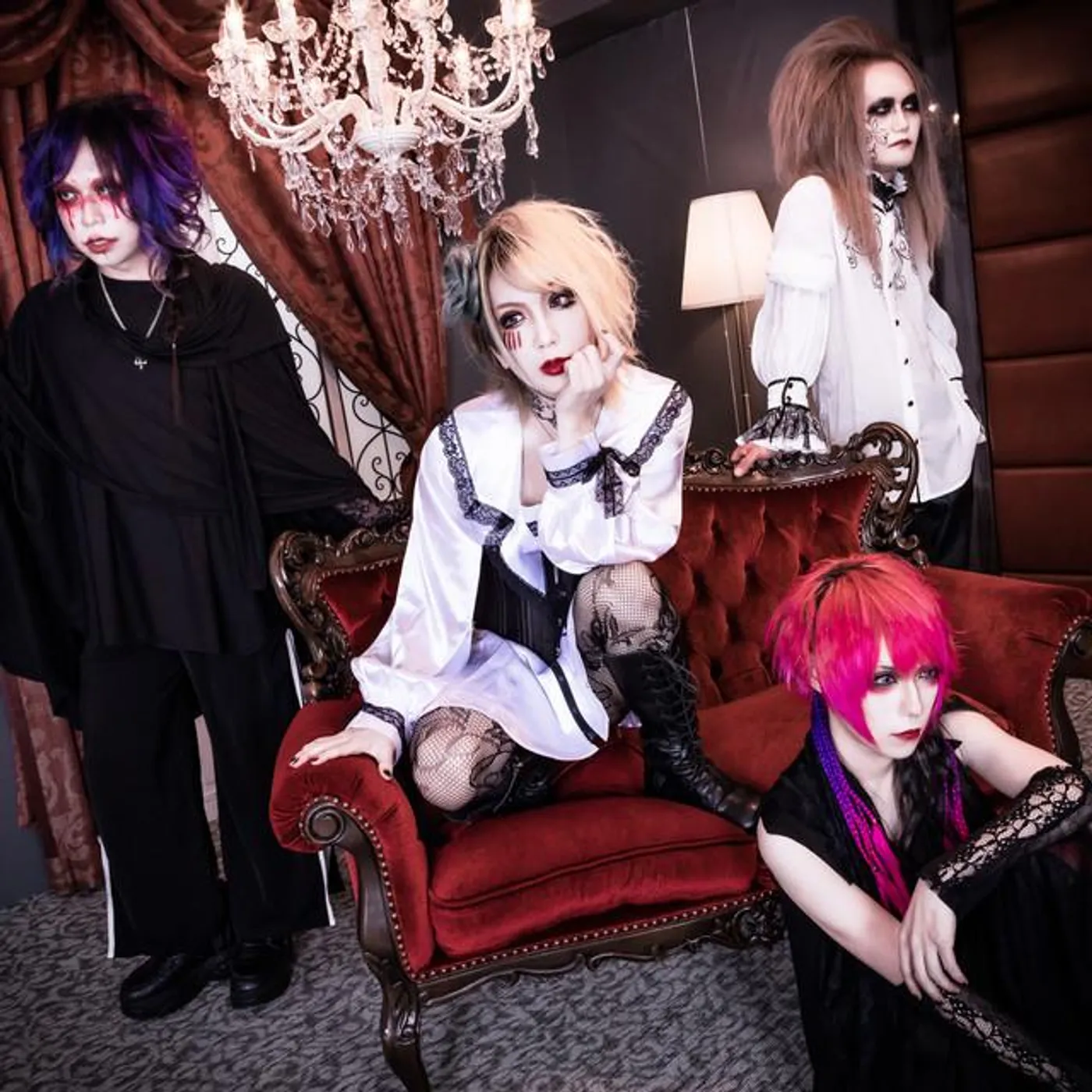 La'veil Mizeria Store: Official Merch & Vinyl