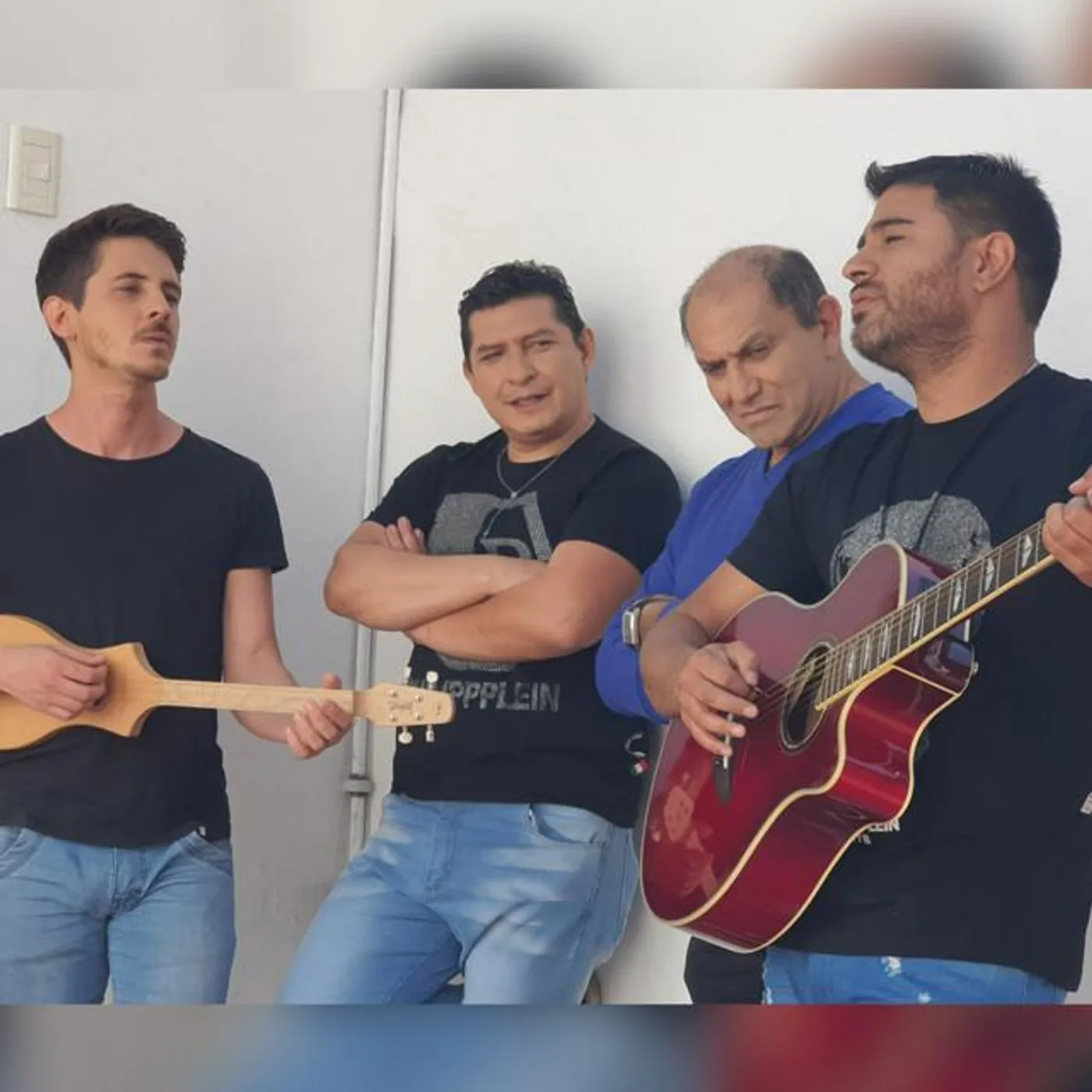 Vale Cuatro Brand Page