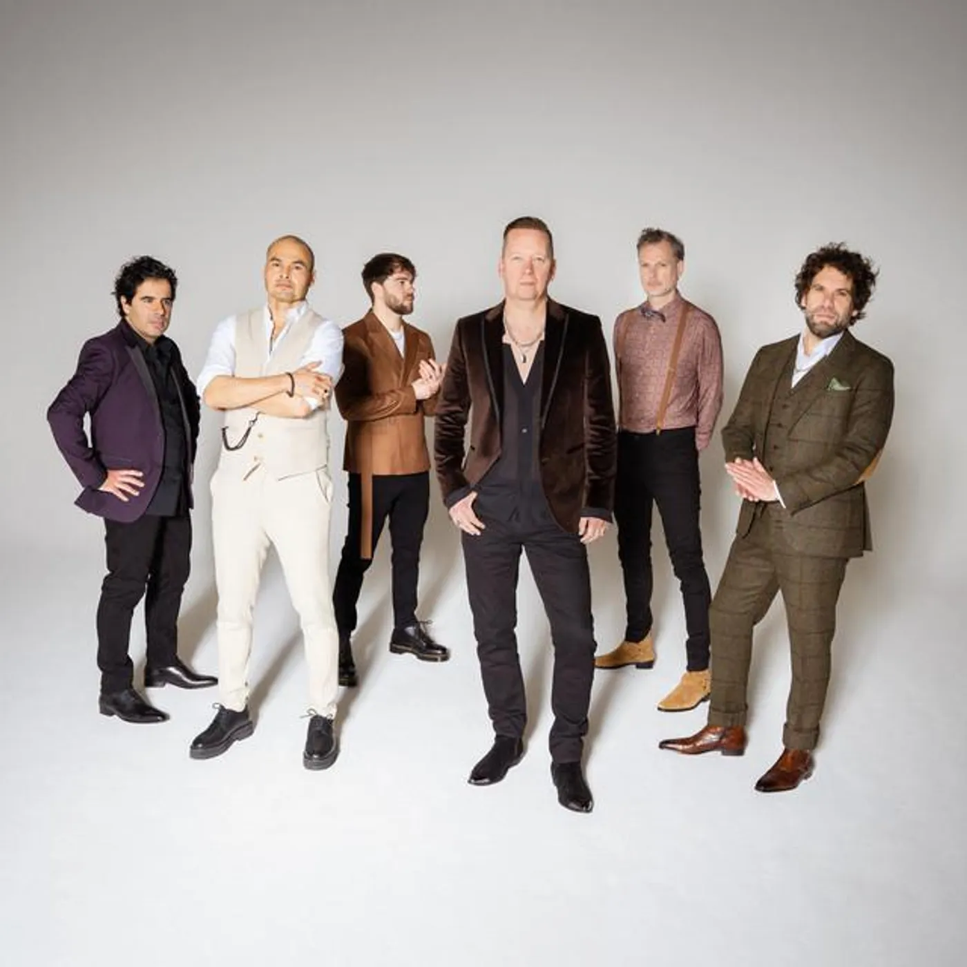 Van Dik Hout Brand Page